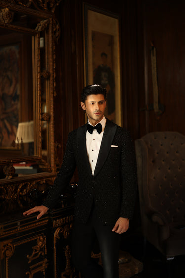 BLACK EMBOSSED TUX RUNWAY humyaunalamgir