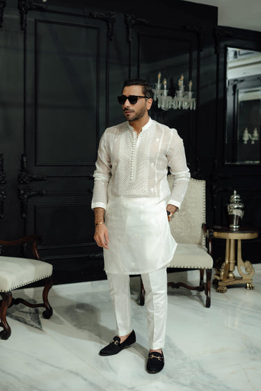 "AKSHAR" White Kurta Pajama Humayun Alamgir