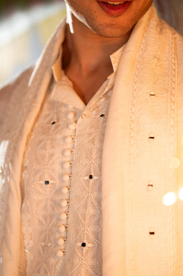 AINA - KAARI WHITE KURTA PAJAMA Humayunalamgir