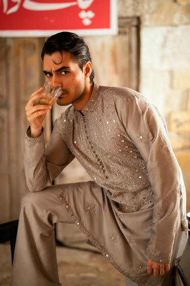 AINA - KAARI ASH GREY KURTA PAJAMA Humayunalamgir