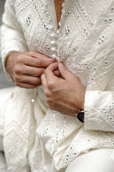 NAQOOSH – OFF WHITE KURTA PAJAMA Humayunalamgir