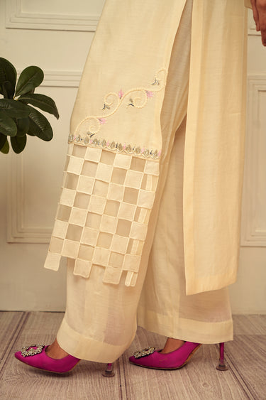 Chattai Creme Humayun Alamgir