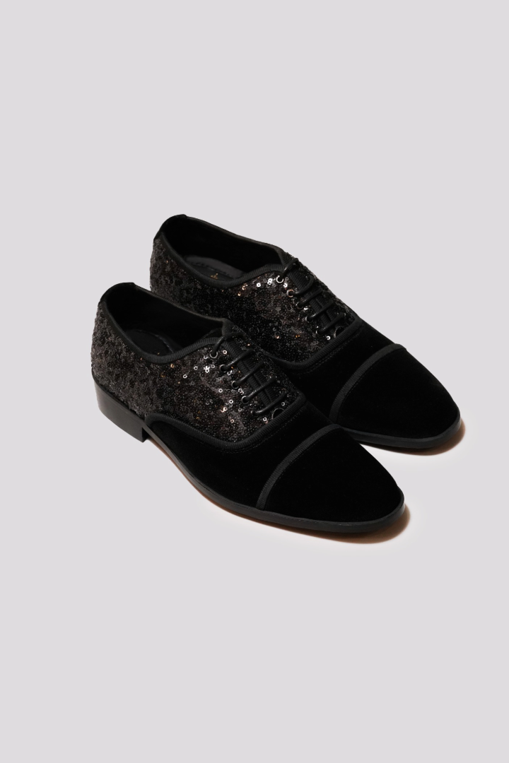 Black top velvet shoes