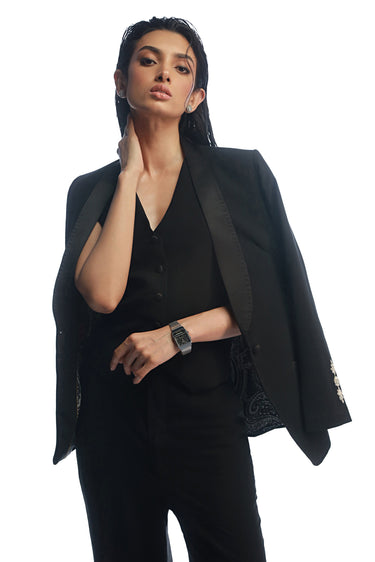 HER BLACK Clothing humyaunalamgir