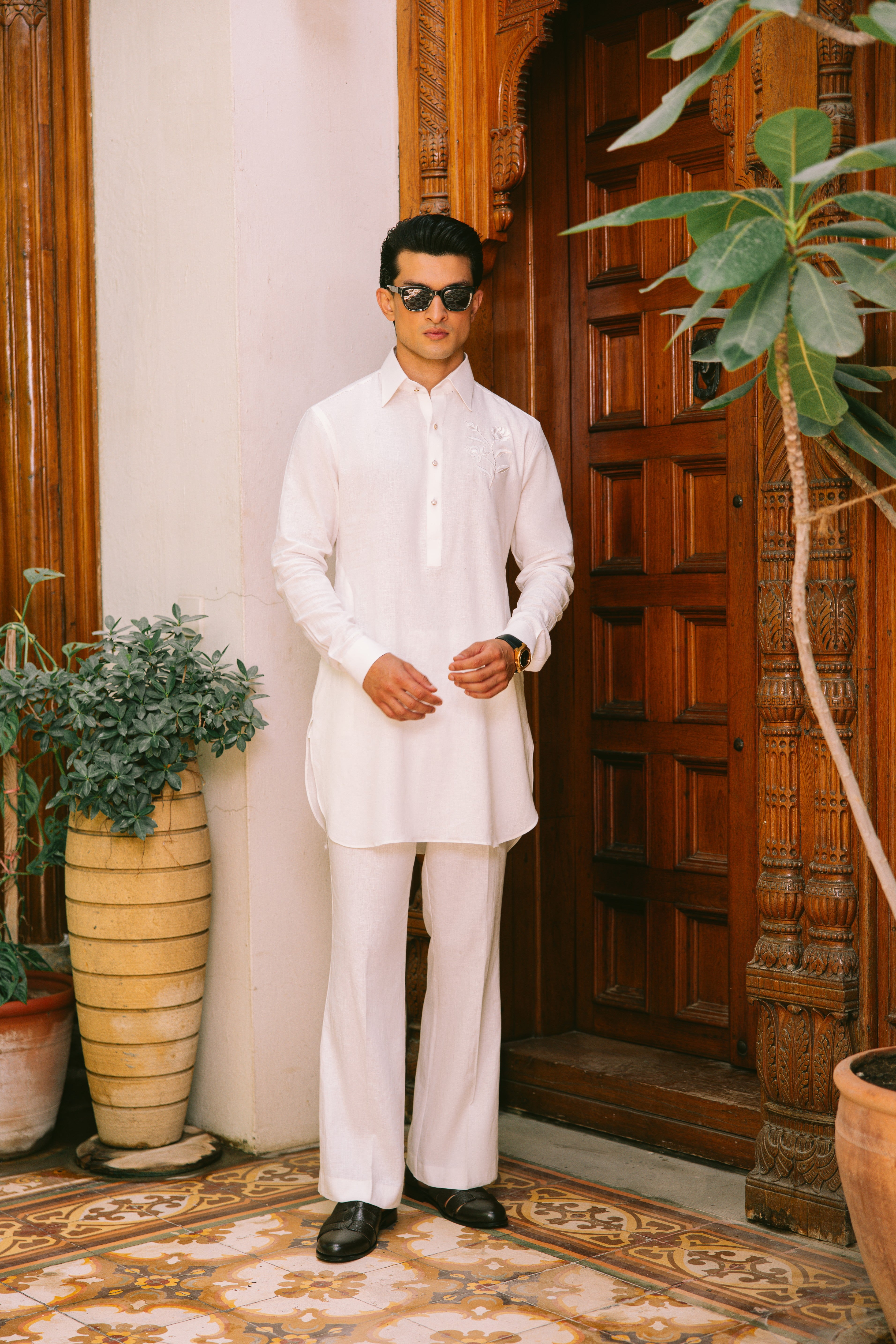 WHITE LINEN KURTA PAJAMA Humayunalamgir