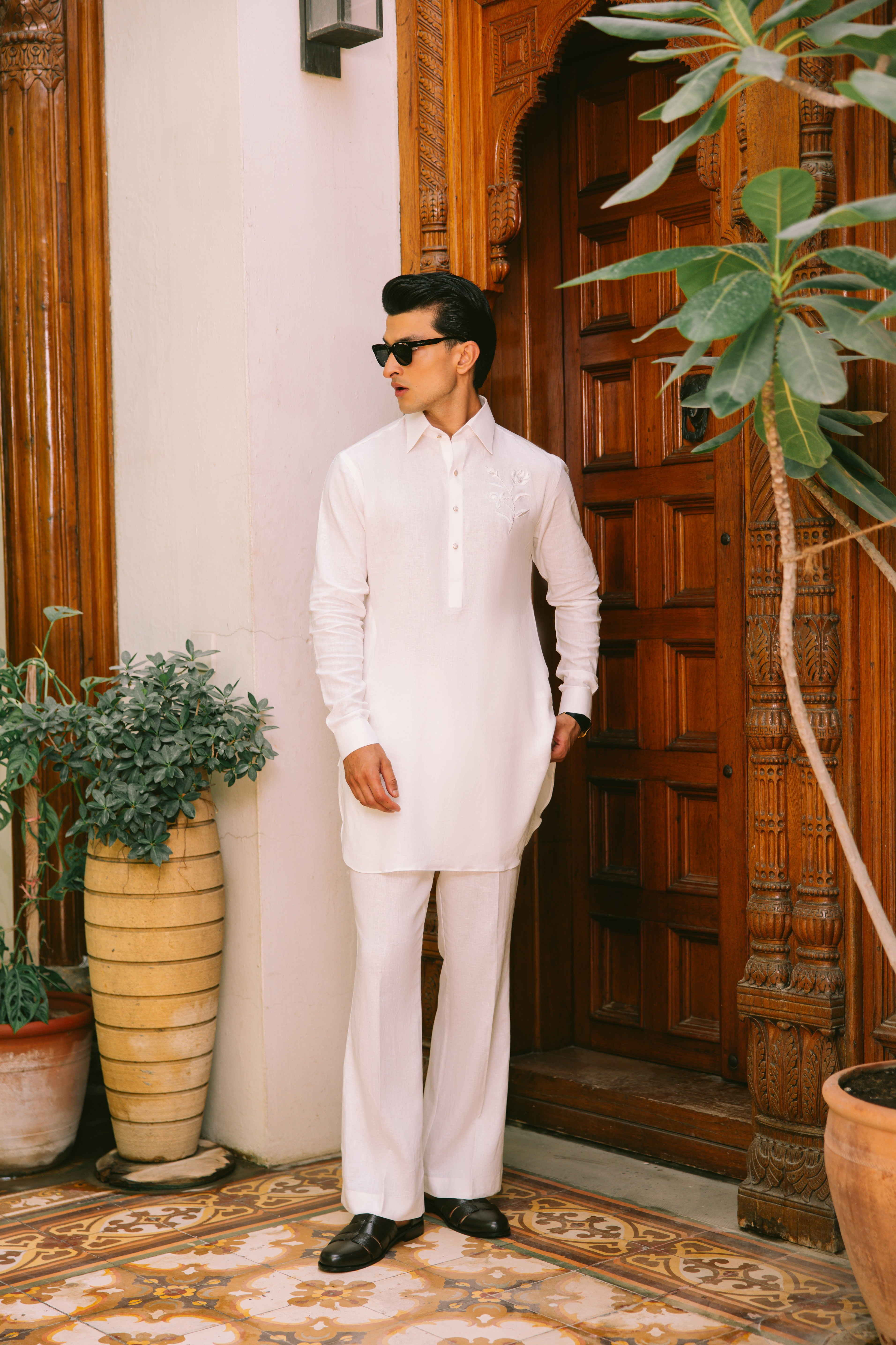WHITE LINEN KURTA PAJAMA Humayunalamgir