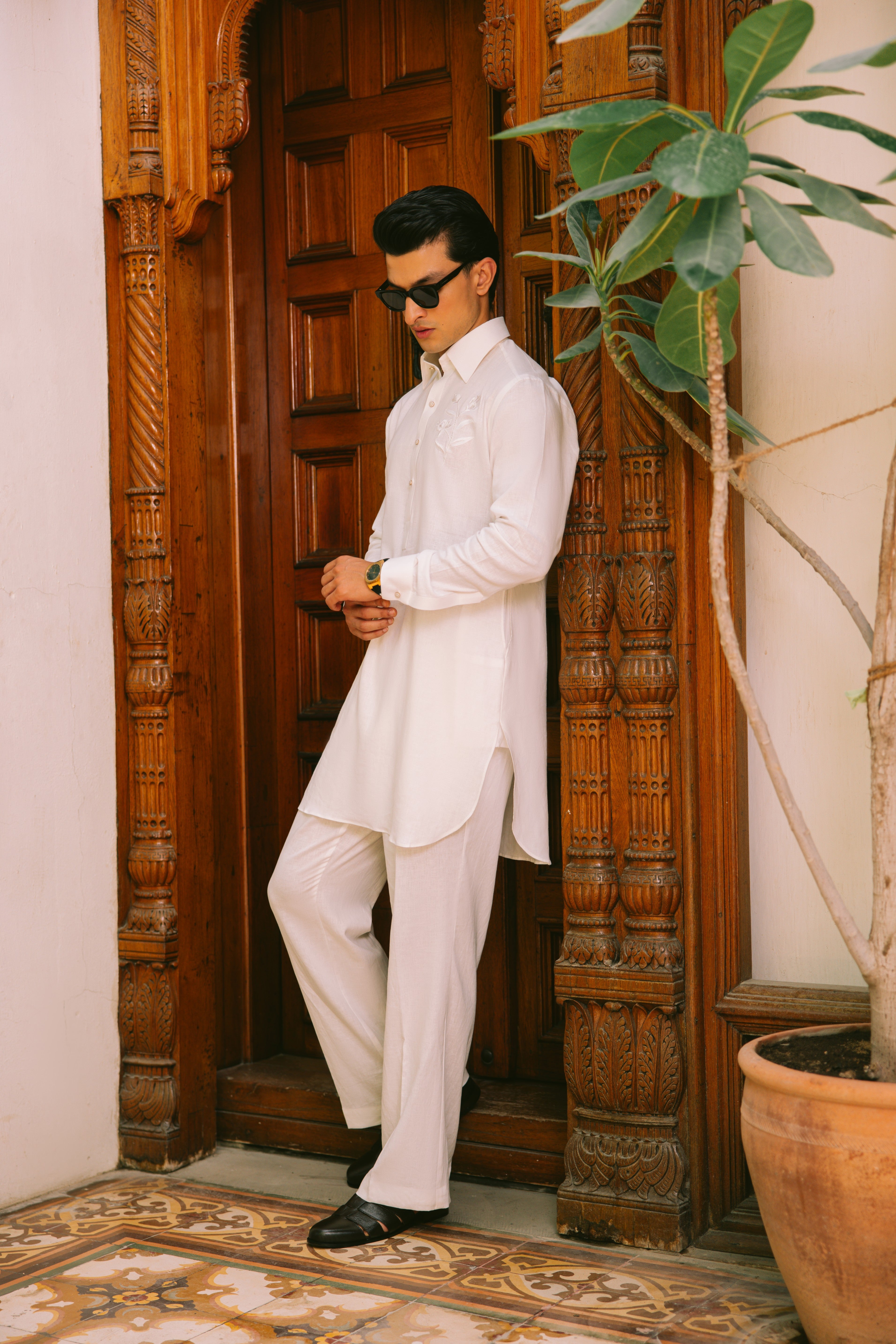 WHITE LINEN KURTA PAJAMA Humayunalamgir