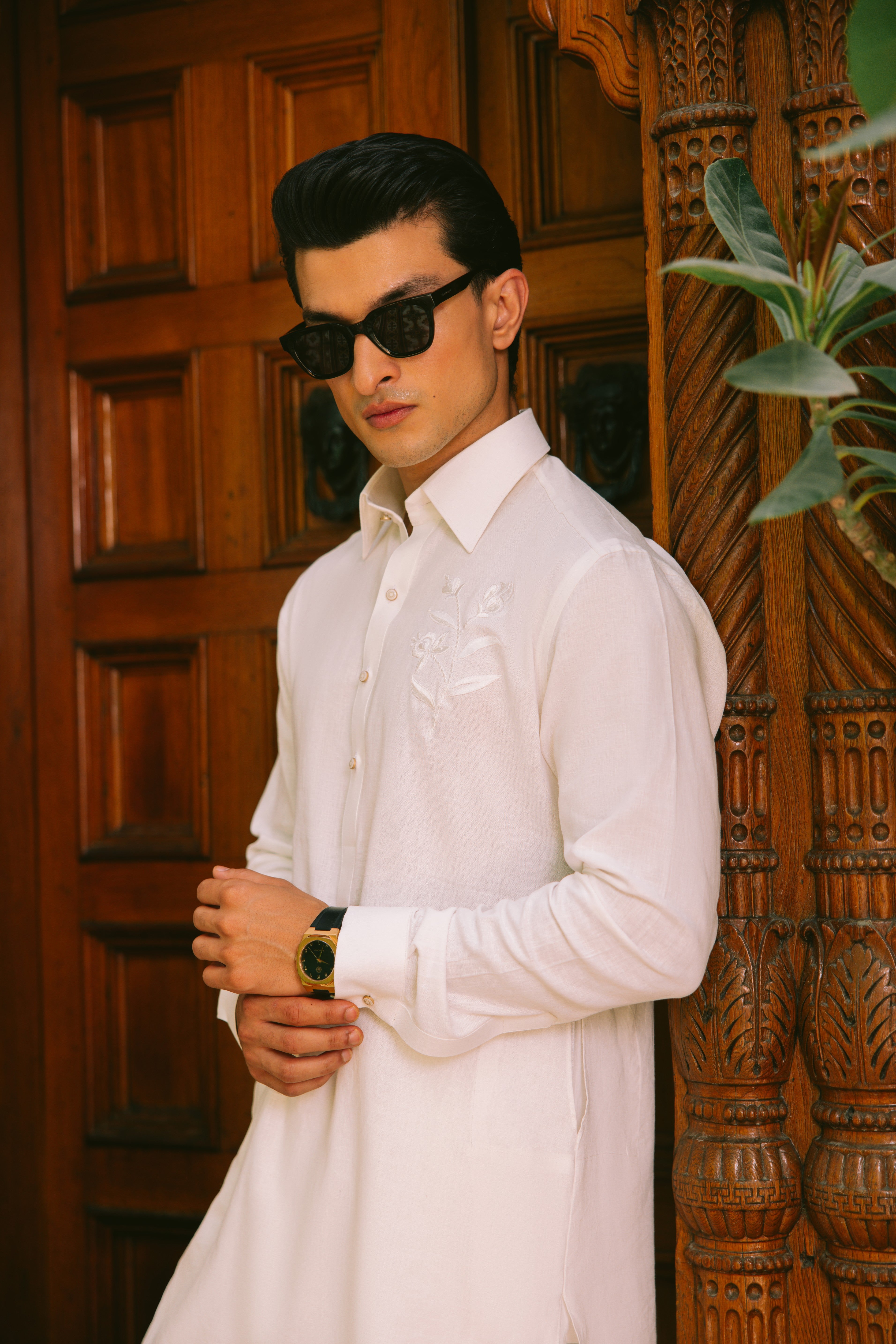 WHITE LINEN KURTA PAJAMA Humayunalamgir