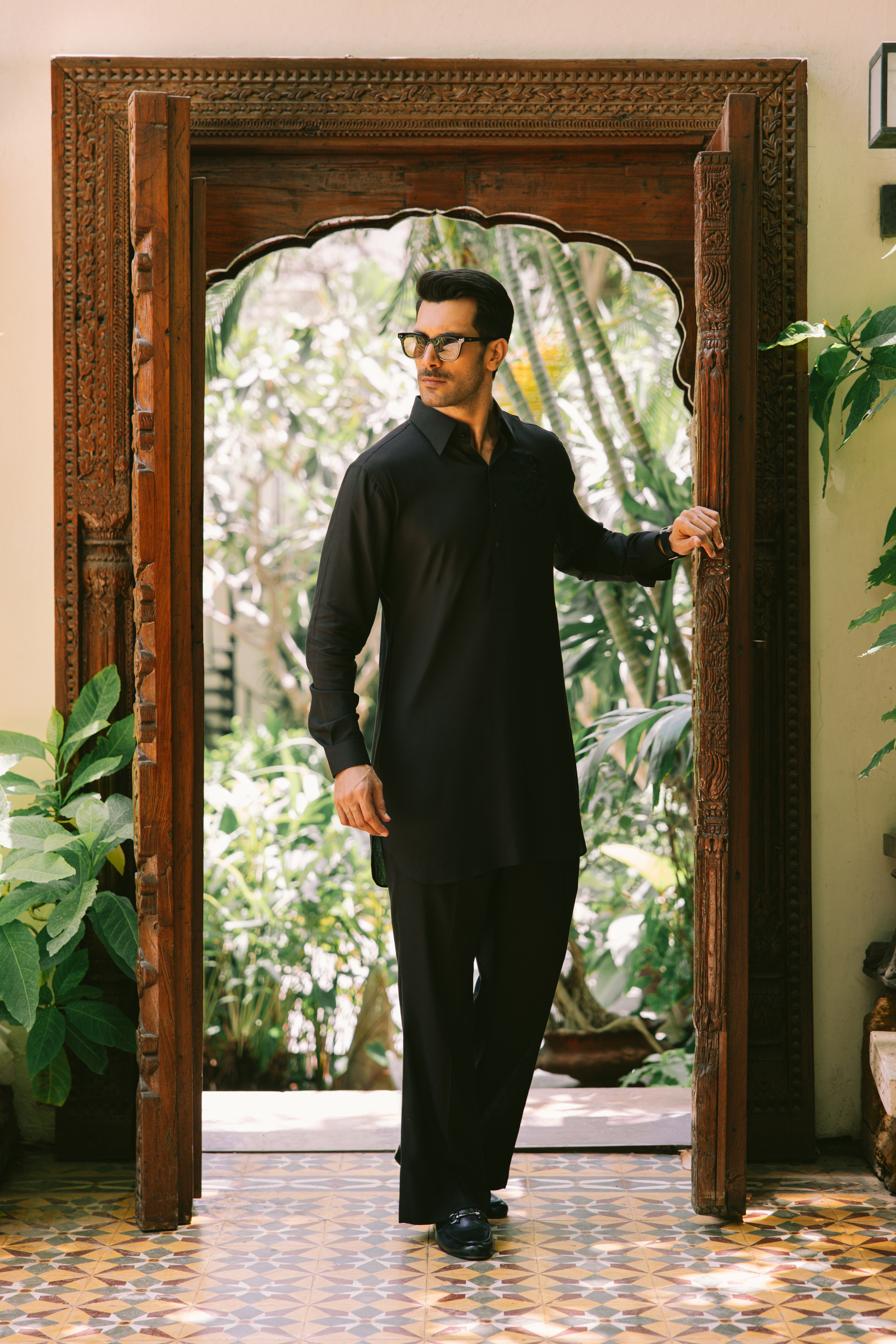 BLACK LINEN KURTA PAJAMA Humayunalamgir
