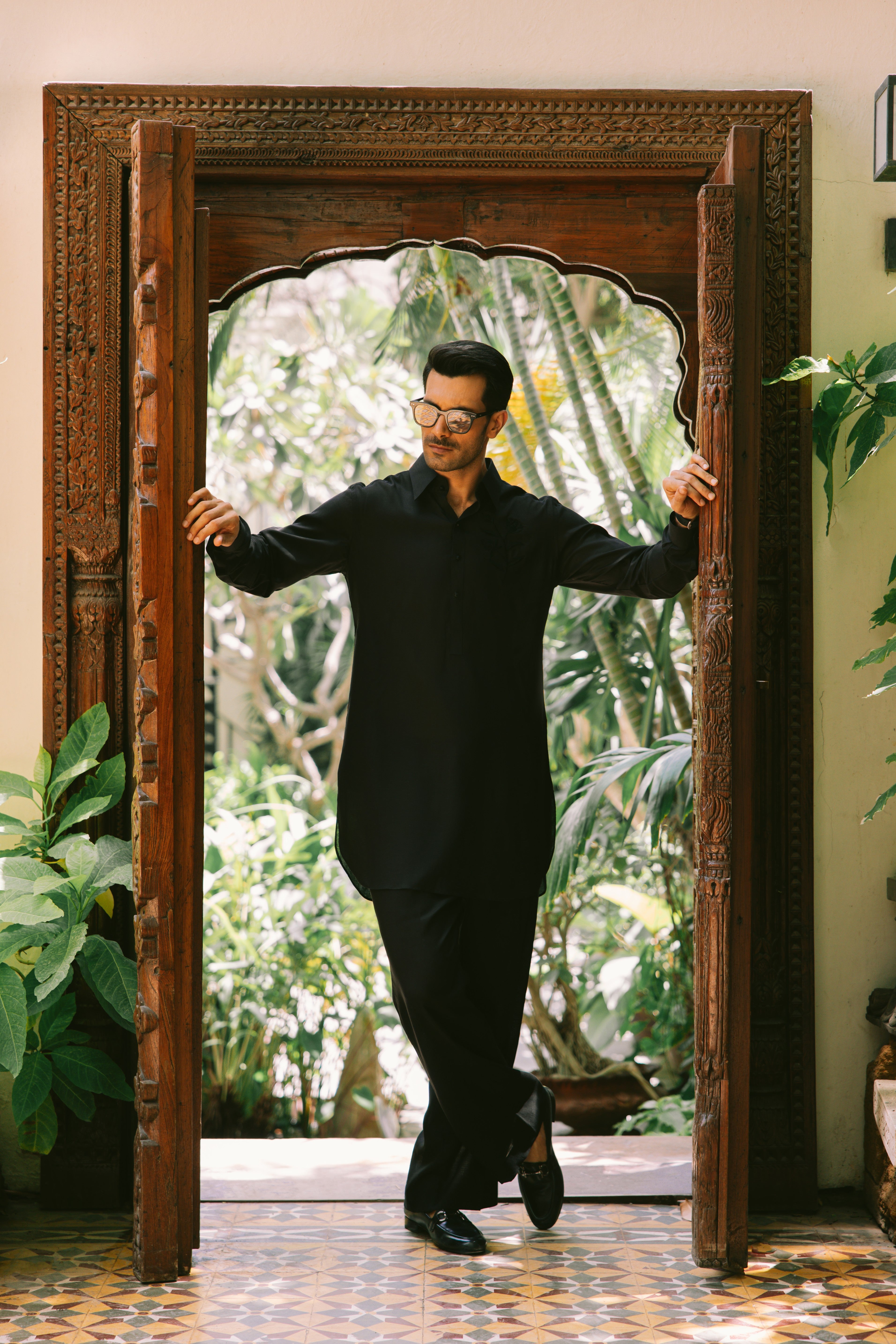 BLACK LINEN KURTA PAJAMA Humayunalamgir