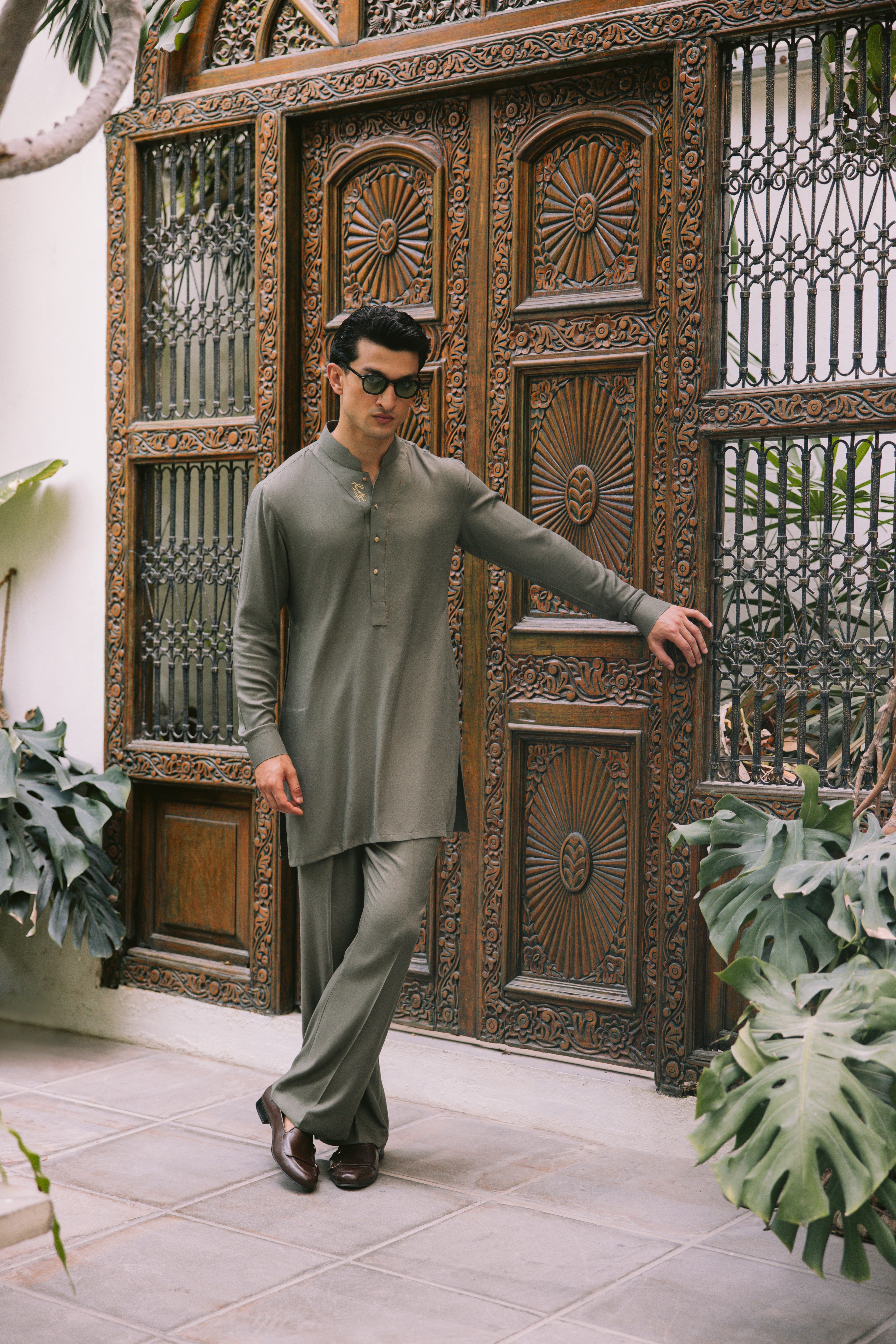 OLIVE GREEN LINEN KURTA PAJAMA Humayunalamgir