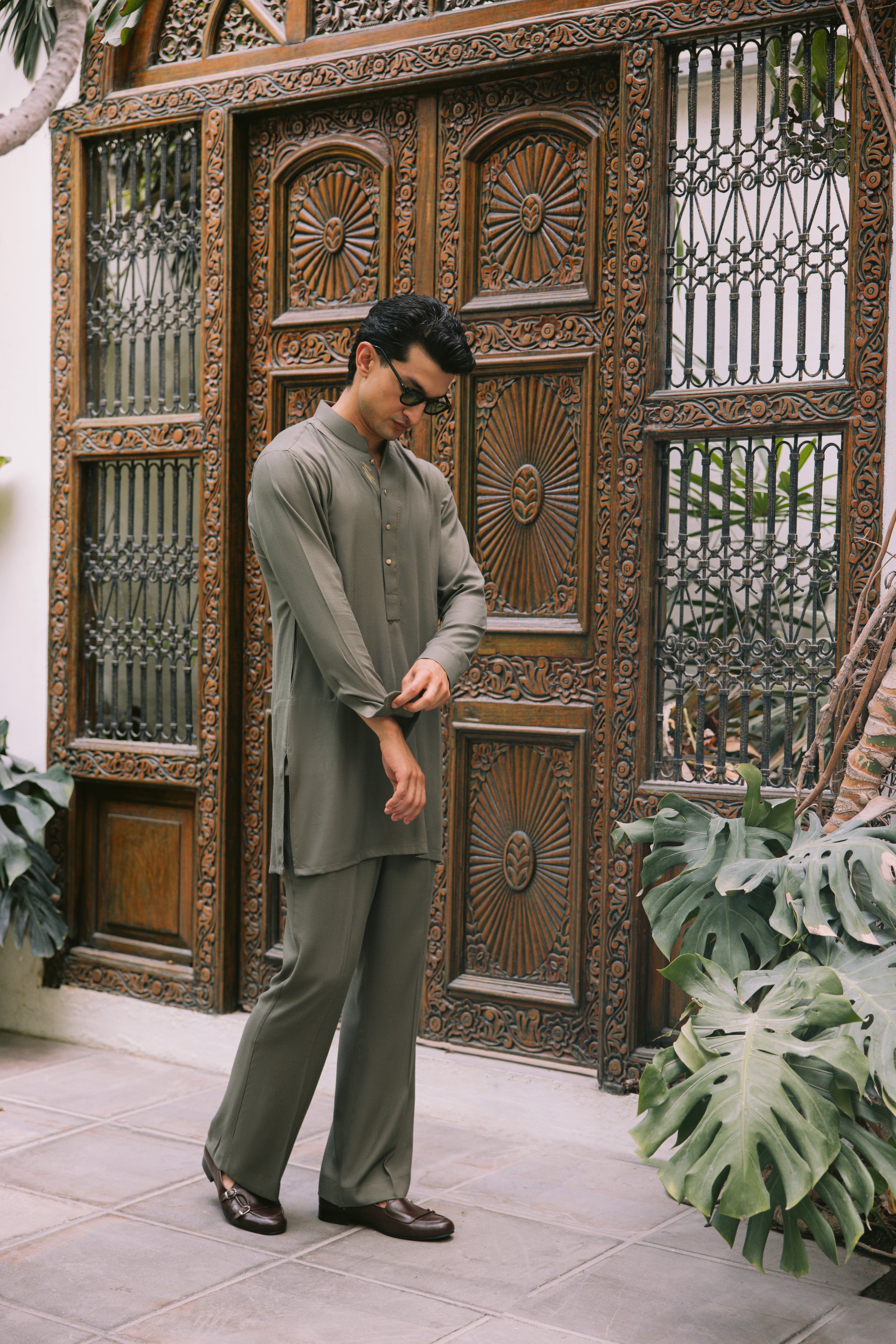 OLIVE GREEN LINEN KURTA PAJAMA Humayunalamgir