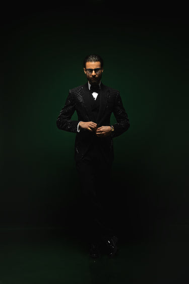 Obsidian Éclat – The Linear Handwork Tuxedo