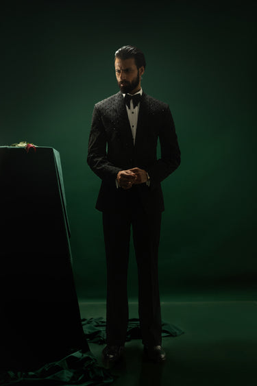 Noir Éclat – The Beaded Midnight Tuxedo