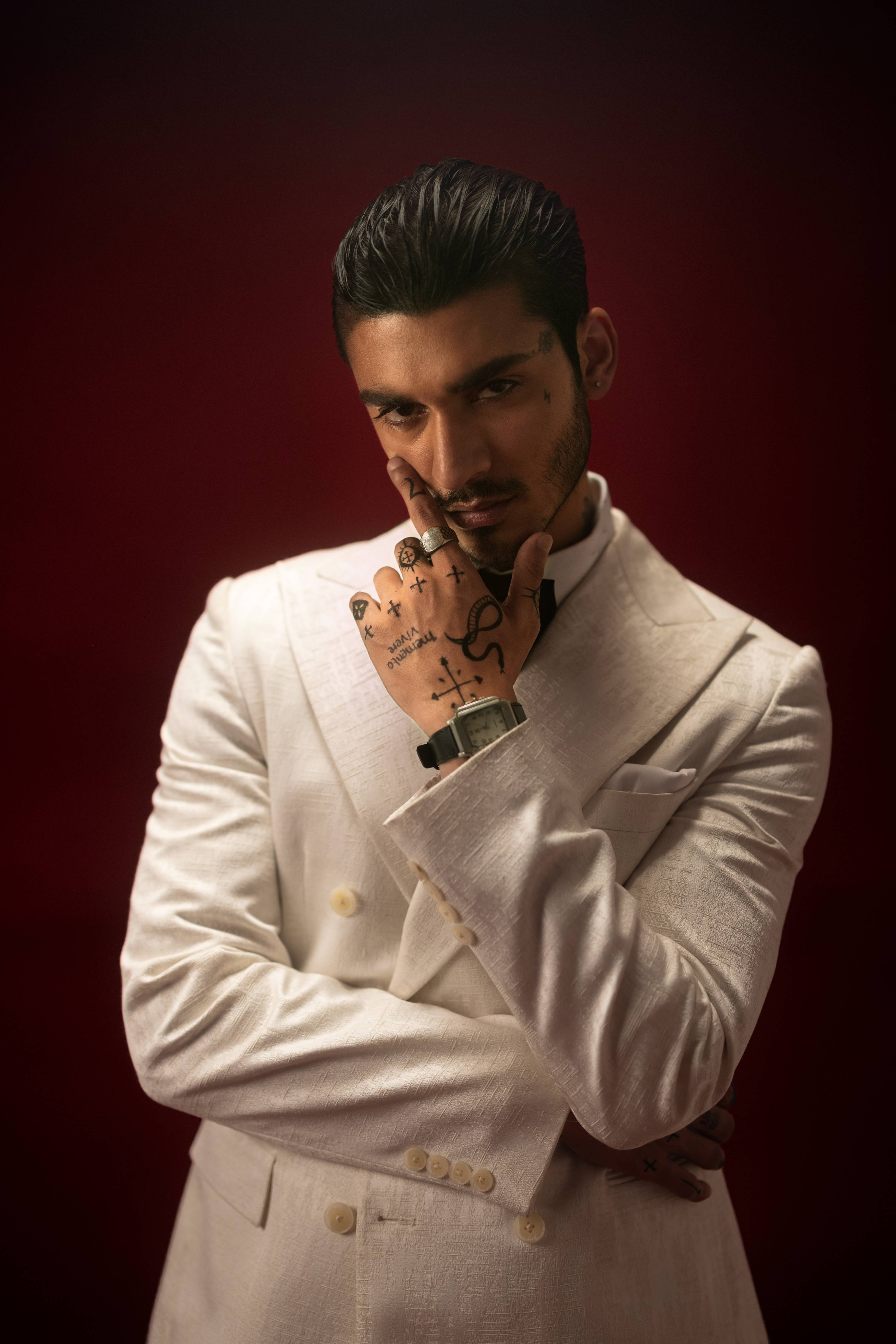 LUCENT – THE WHITE SELF TUXEDO Humayunalamgir