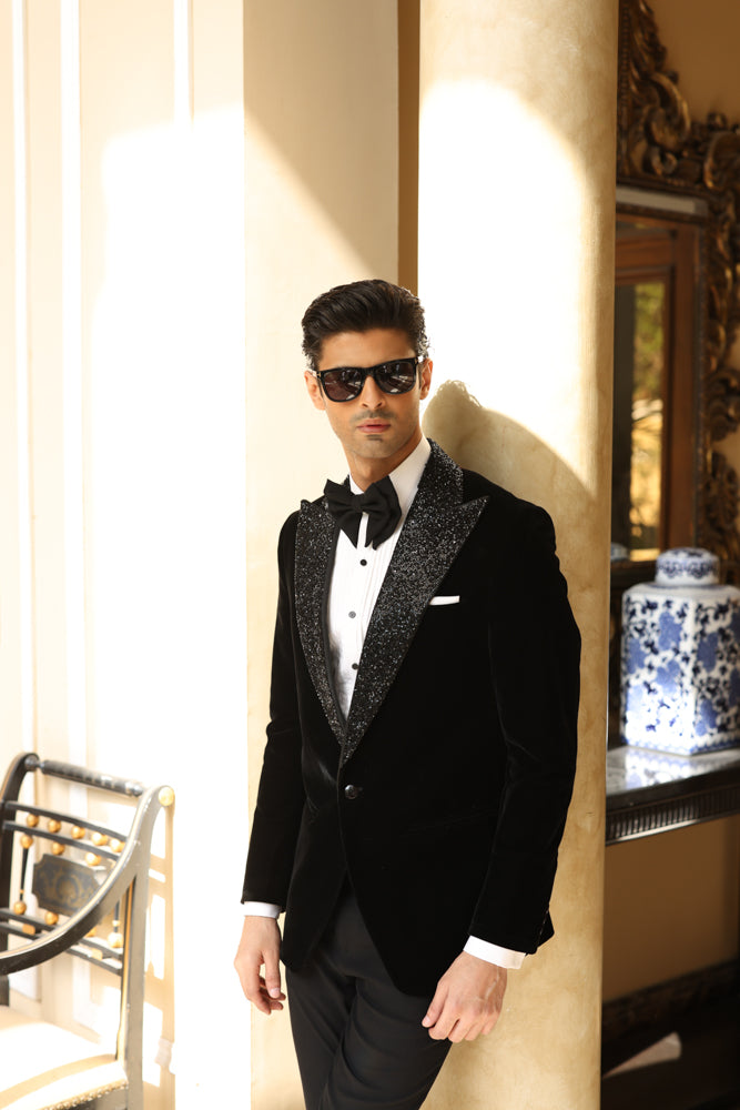 BLACK VELVET TUX RUNWAY humyaunalamgir S