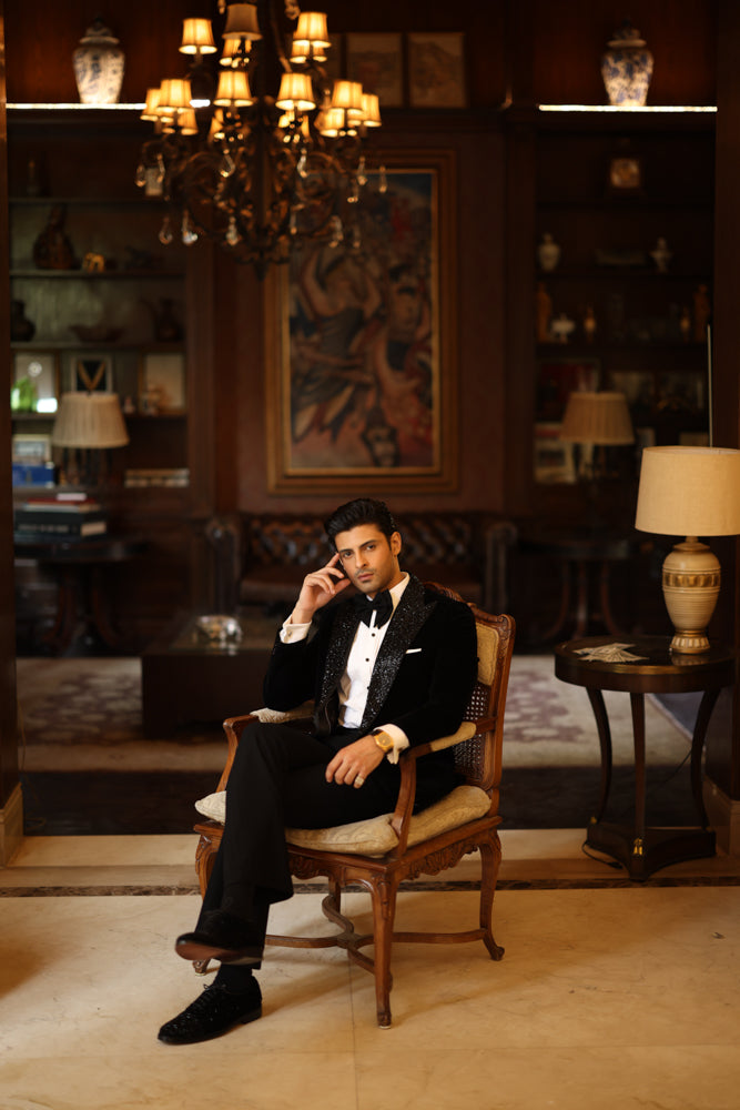 BLACK VELVET TUX RUNWAY humyaunalamgir