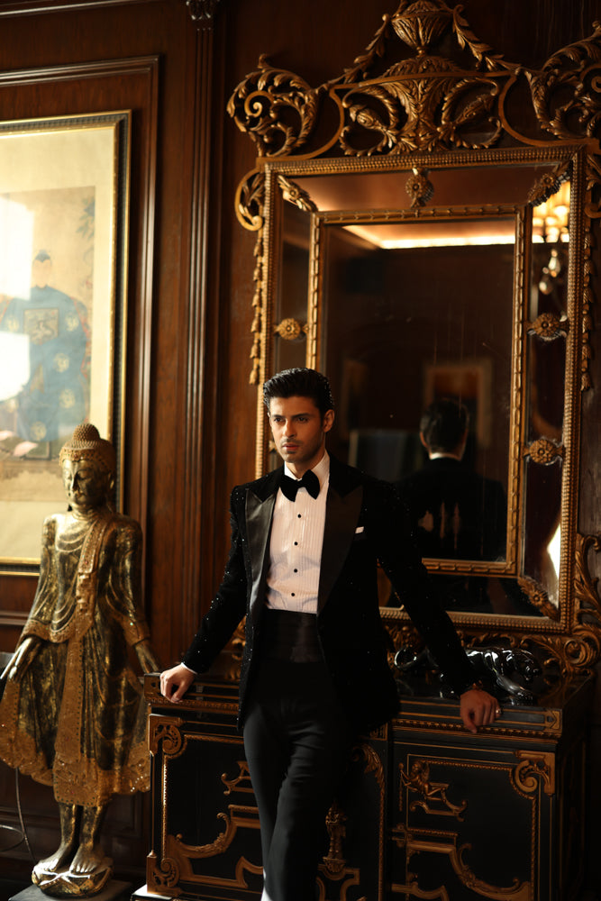 BLACK VELVET TUX RUNWAY humyaunalamgir