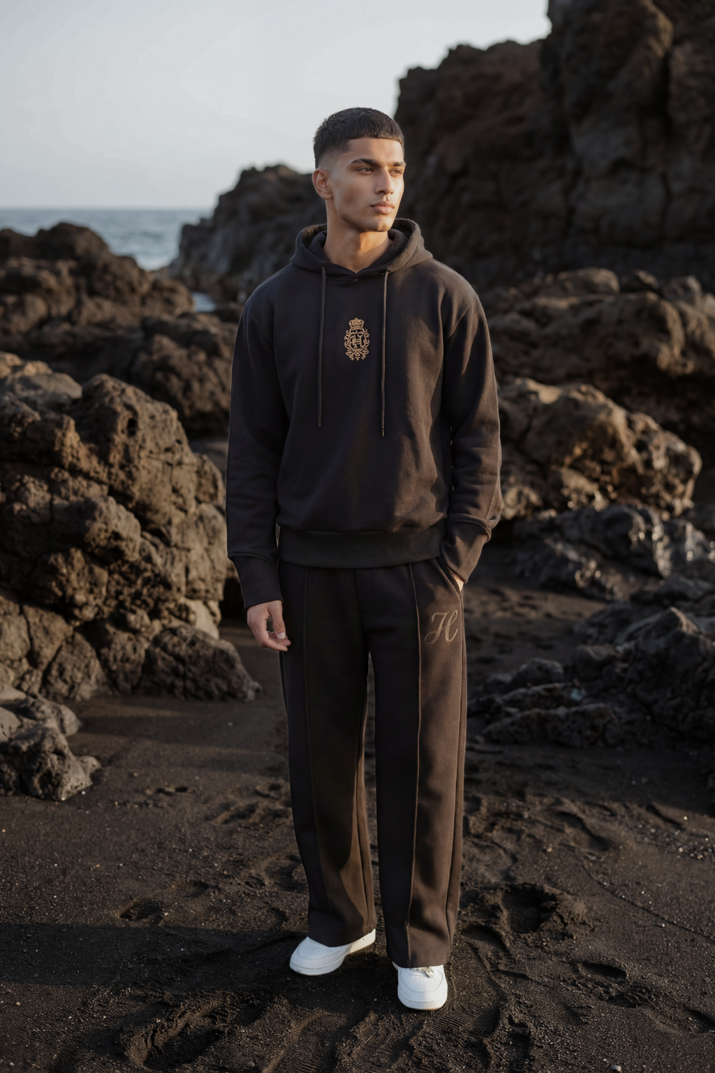 BLACK SIGNATURE HOODIE Clothing Humayunalamgir