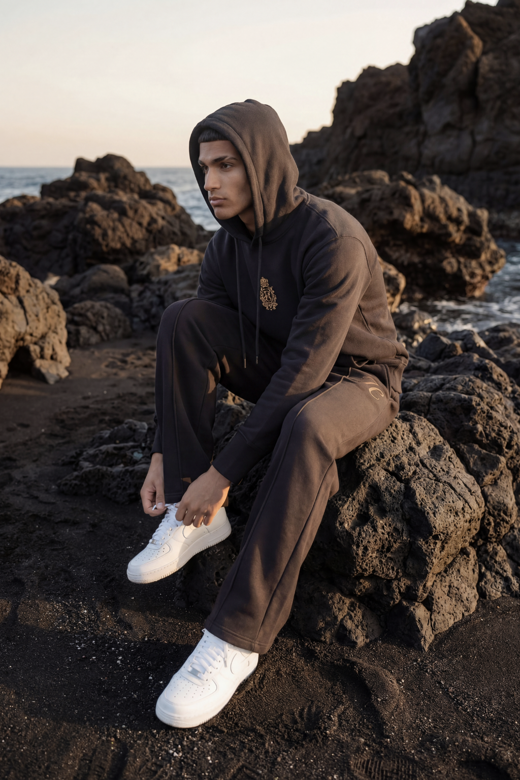 BLACK SIGNATURE HOODIE Clothing Humayunalamgir