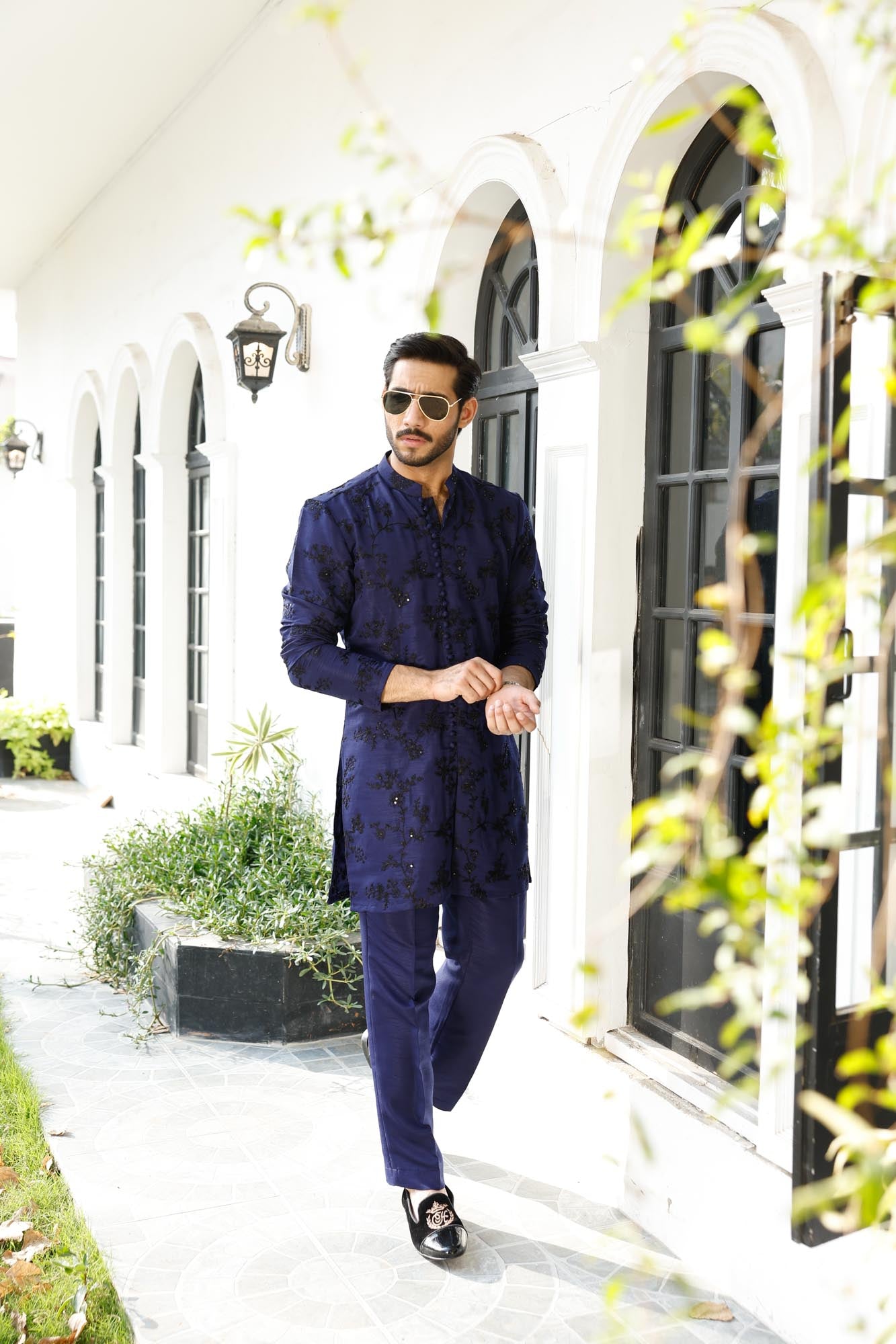 -SAAHIB- ELECTRIC BLUE KURTA PAJAMA Humayunalamgir