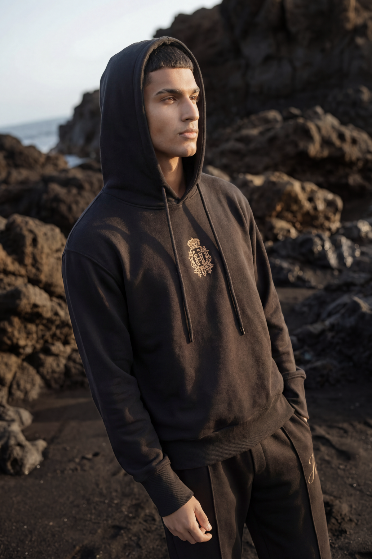 BLACK SIGNATURE HOODIE Clothing Humayunalamgir