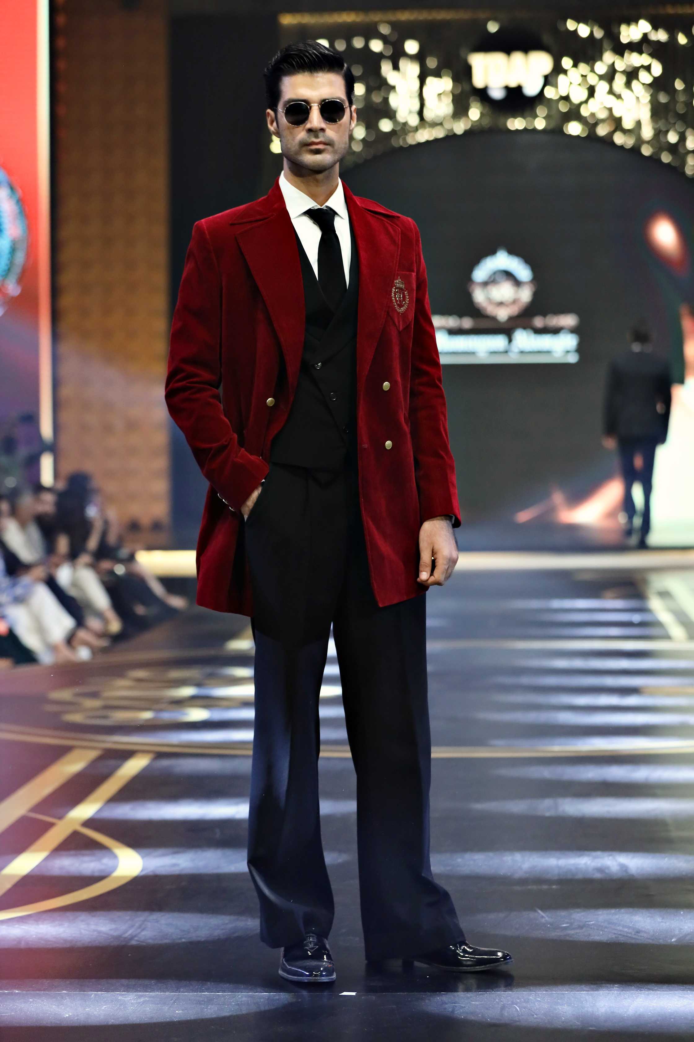 RED VELVET 3P COAT JACKET Humayunalamgir