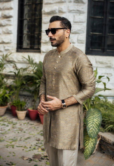 -XARTAJ- GOLD KURTA PAJAMA Humayunalamgir