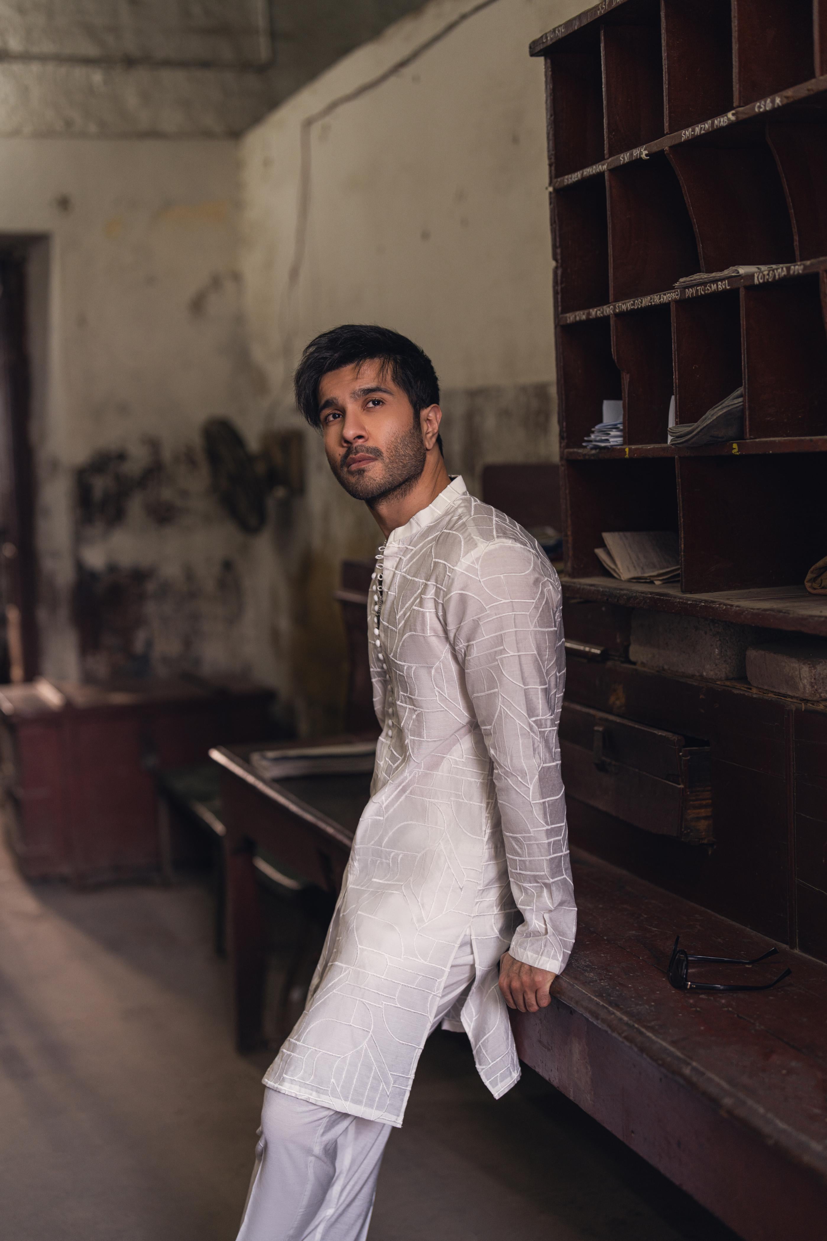 "DAMASK" WHITE KURTA PAJAMA Humayun Alamgir