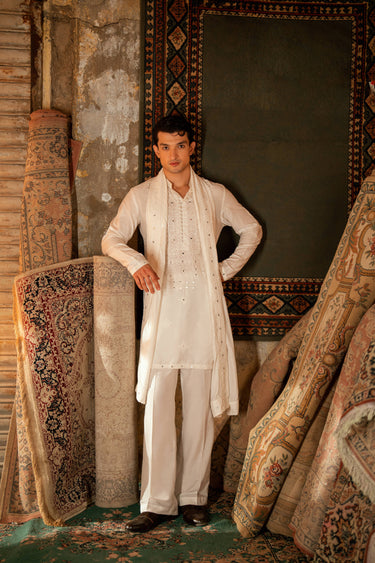 AINA - KAARI WHITE KURTA PAJAMA Humayunalamgir