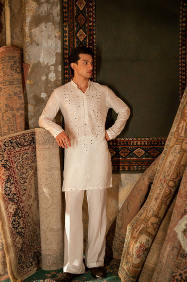 AINA - KAARI WHITE KURTA PAJAMA Humayunalamgir