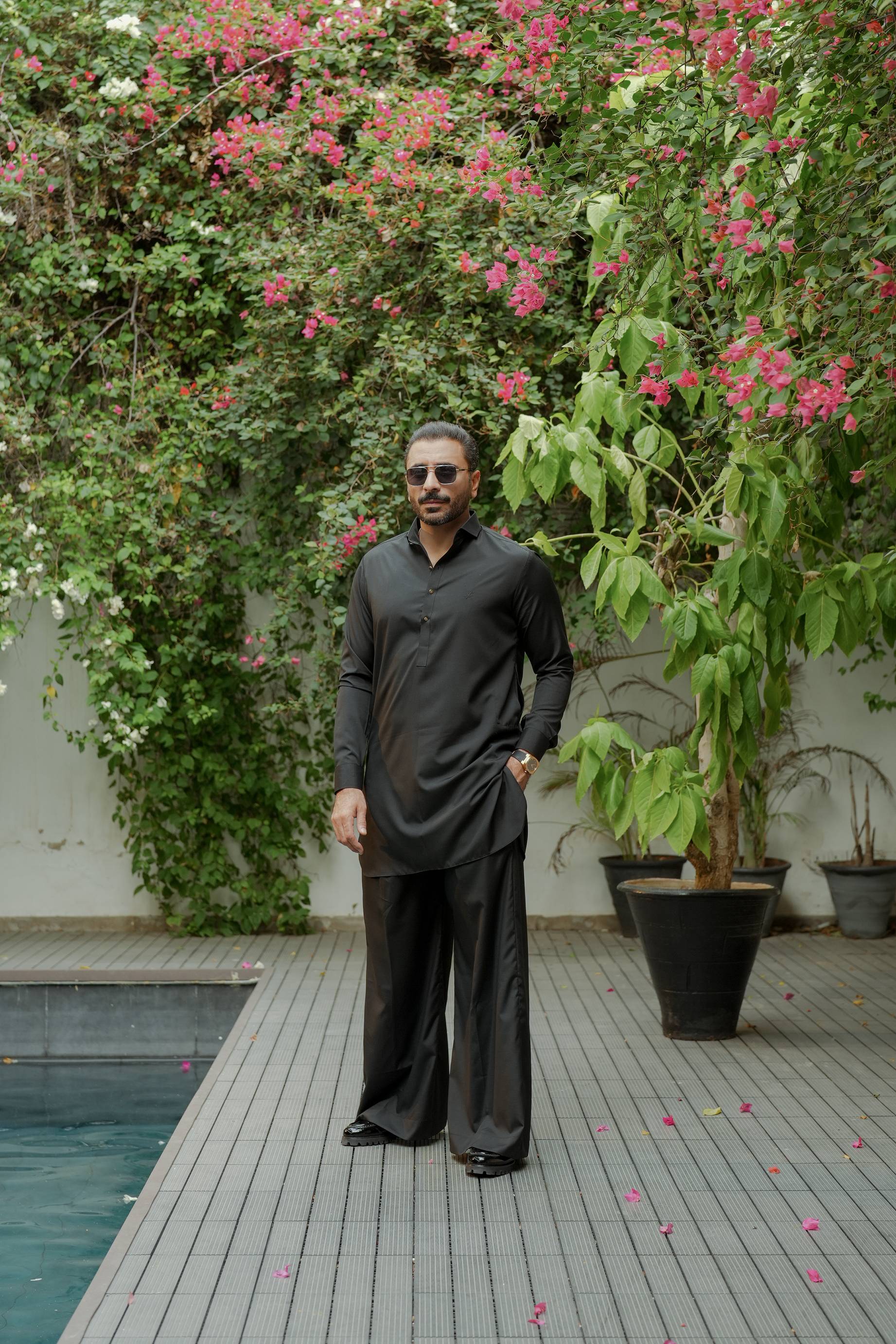 BLACK KURTA FARSHI PAJAMA Humayunalamgir