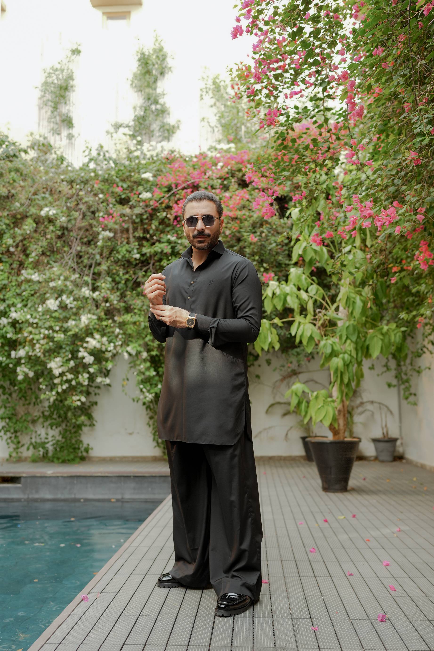 BLACK KURTA FARSHI PAJAMA Humayunalamgir