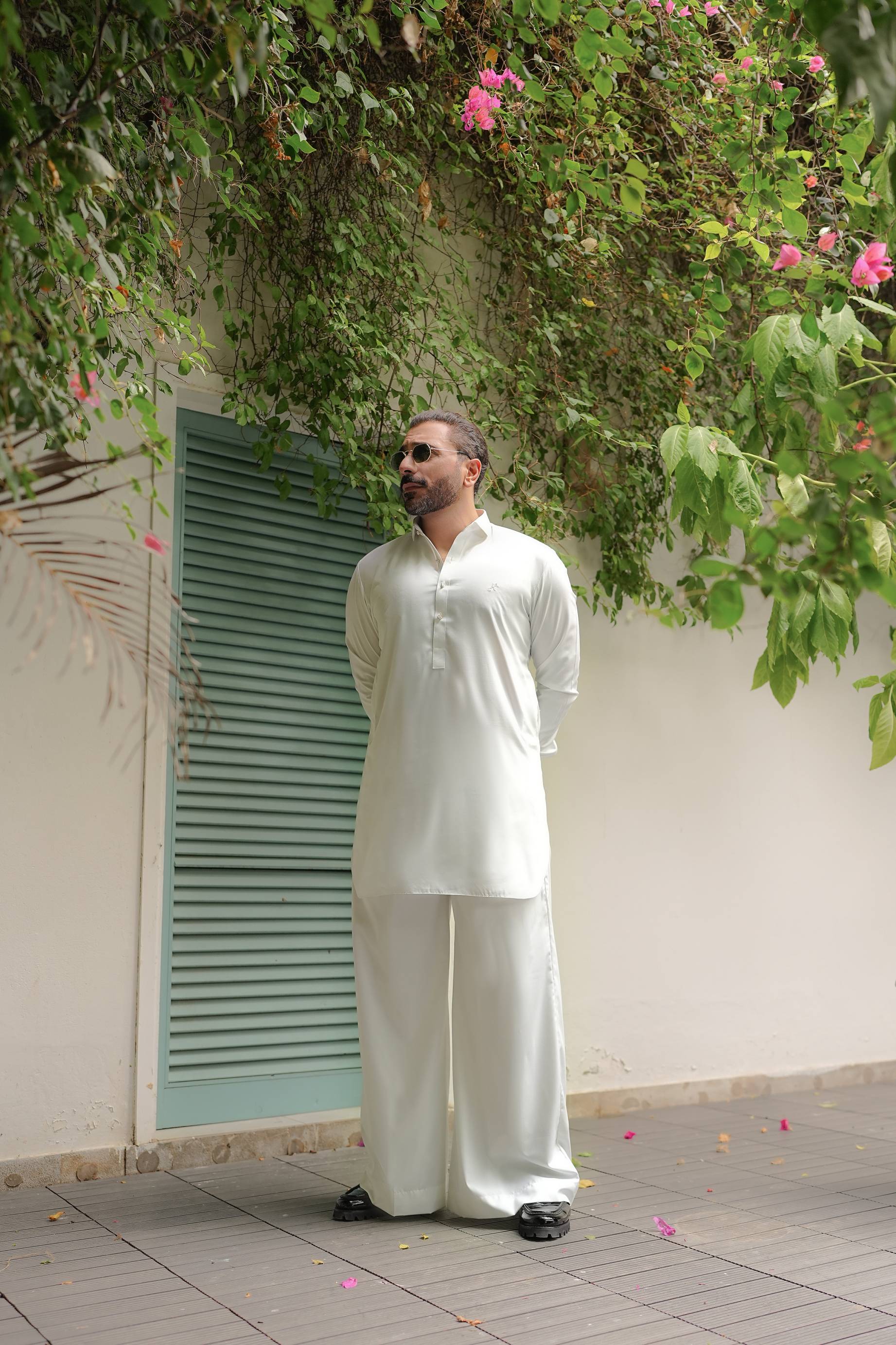 WHITE KURTA FARSHI PAJAMA Humayunalamgir