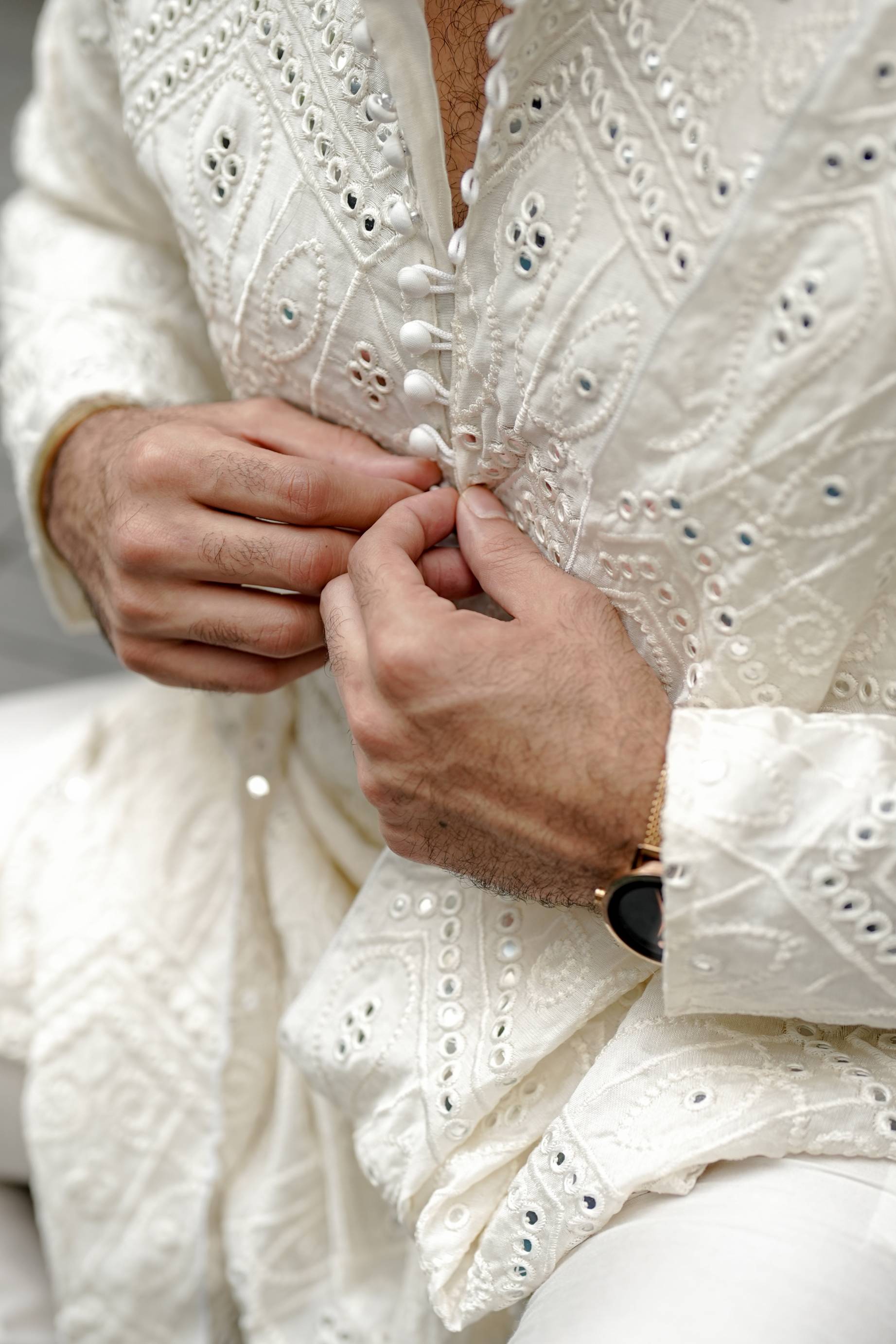 NAQOOSH – OFF WHITE KURTA PAJAMA Humayunalamgir