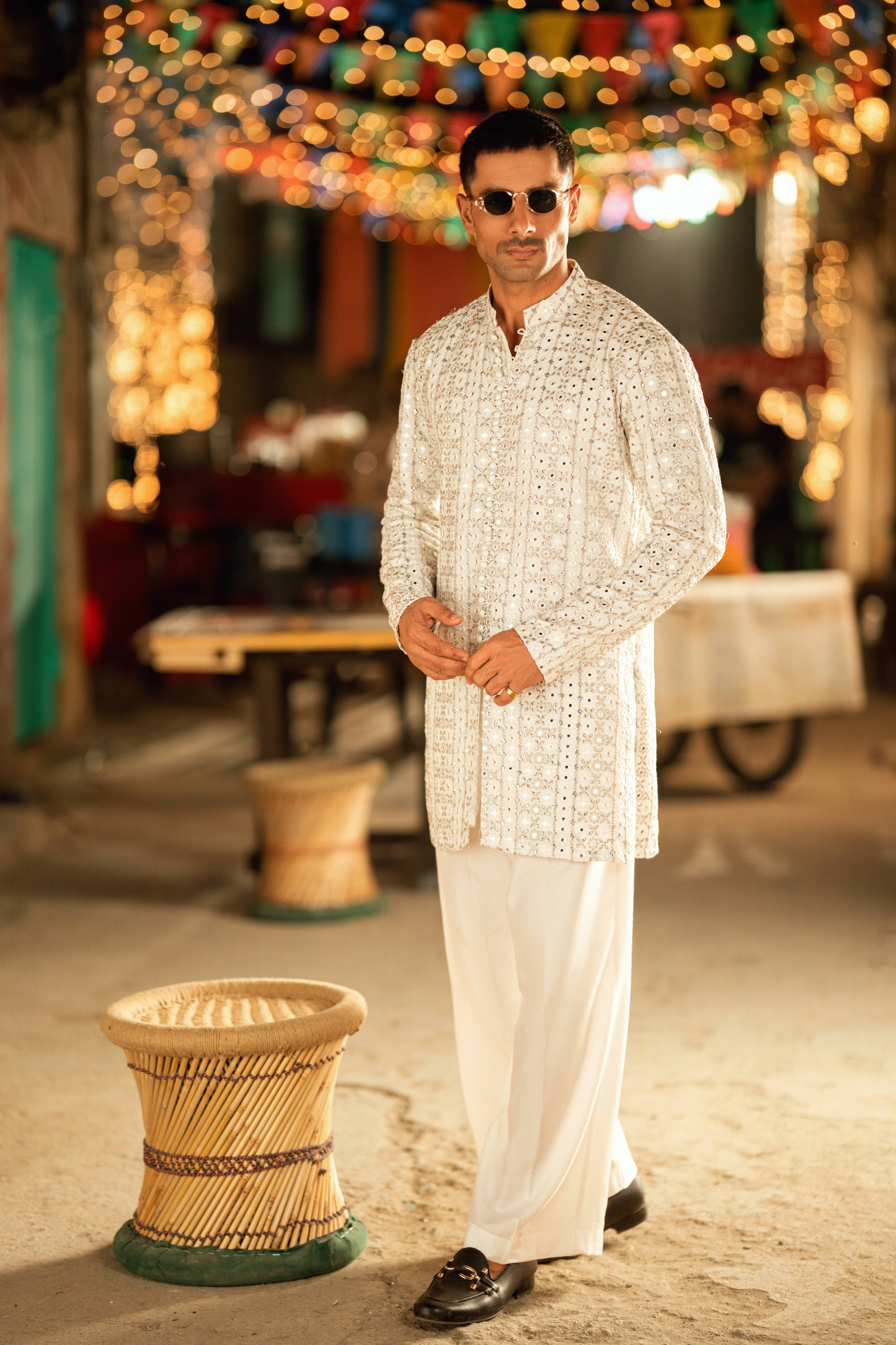 AMEER – WHITE KURTA PAJAMA Humayunalamgir