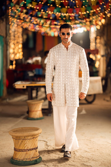AMEER – WHITE KURTA PAJAMA Humayunalamgir
