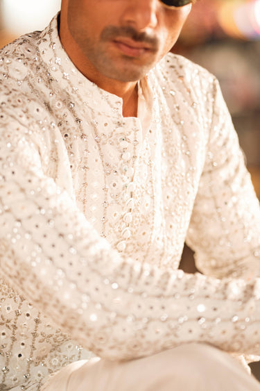 AMEER – WHITE KURTA PAJAMA Humayunalamgir