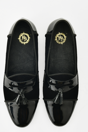 BLACK SHINNY TASSLE LOAFERS