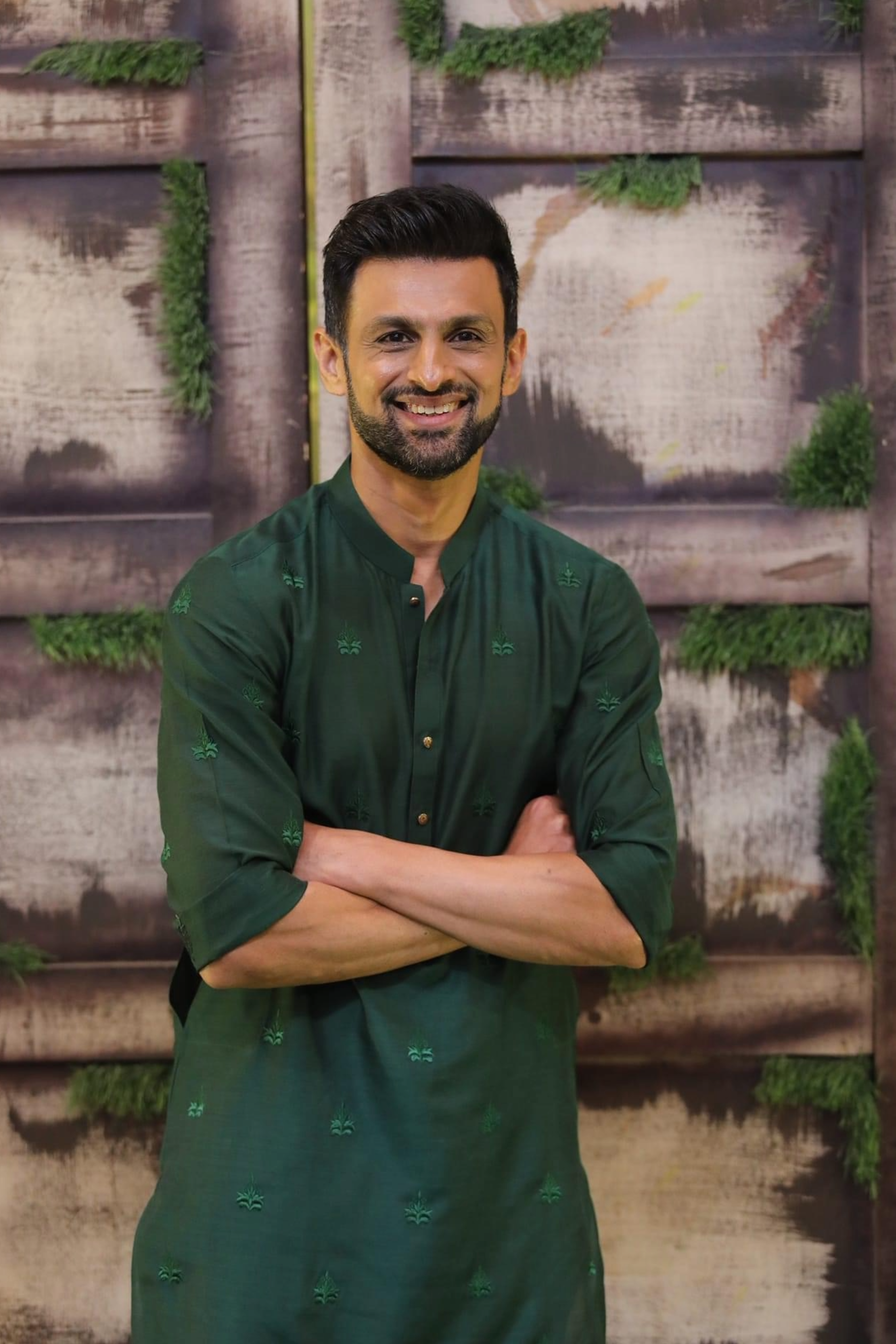 GREEN SELF BOOTI KURTA PAJAMA Humayun Alamgir