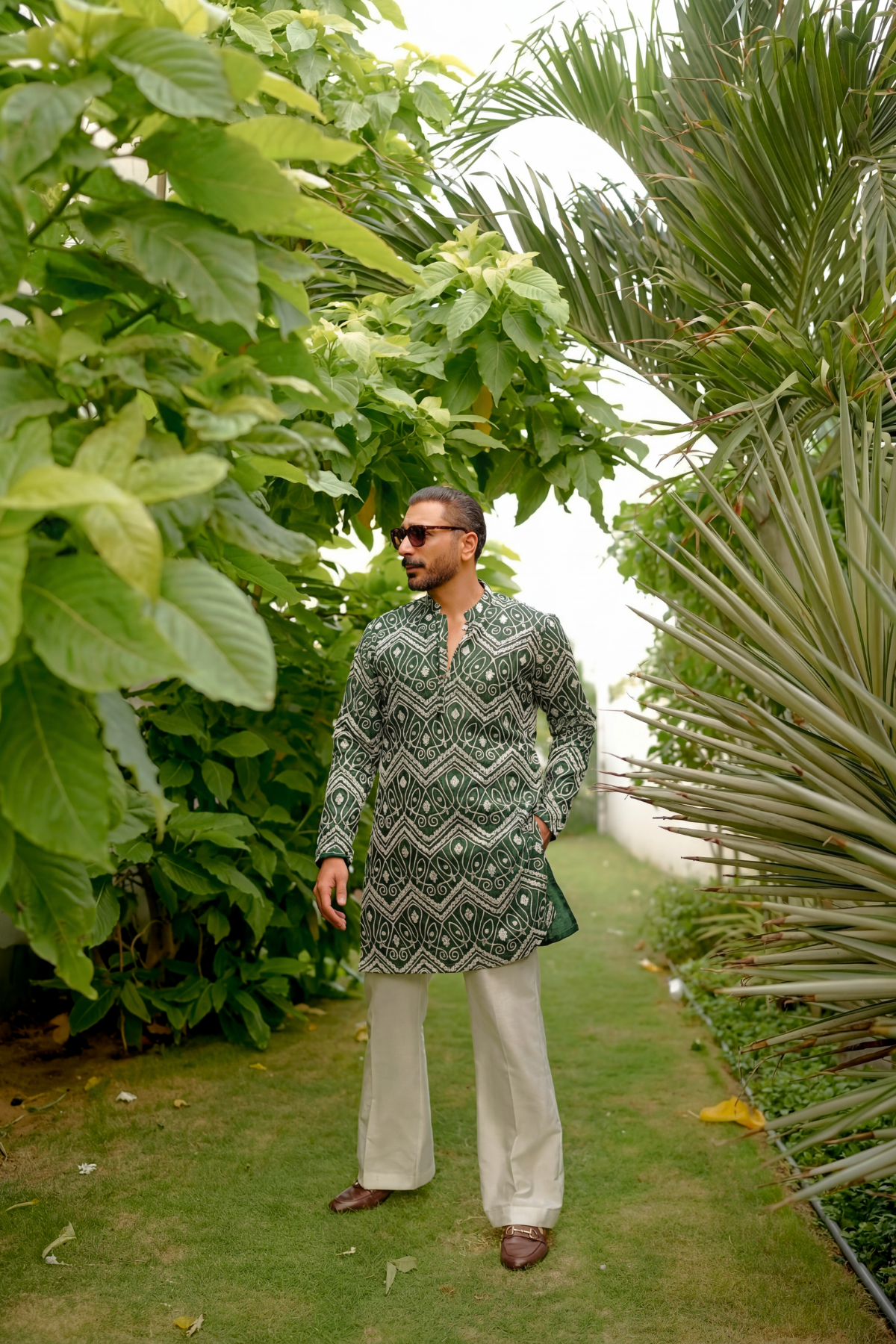 NAQOOSH – DARK GREEN KURTA PAJAMA Humayunalamgir