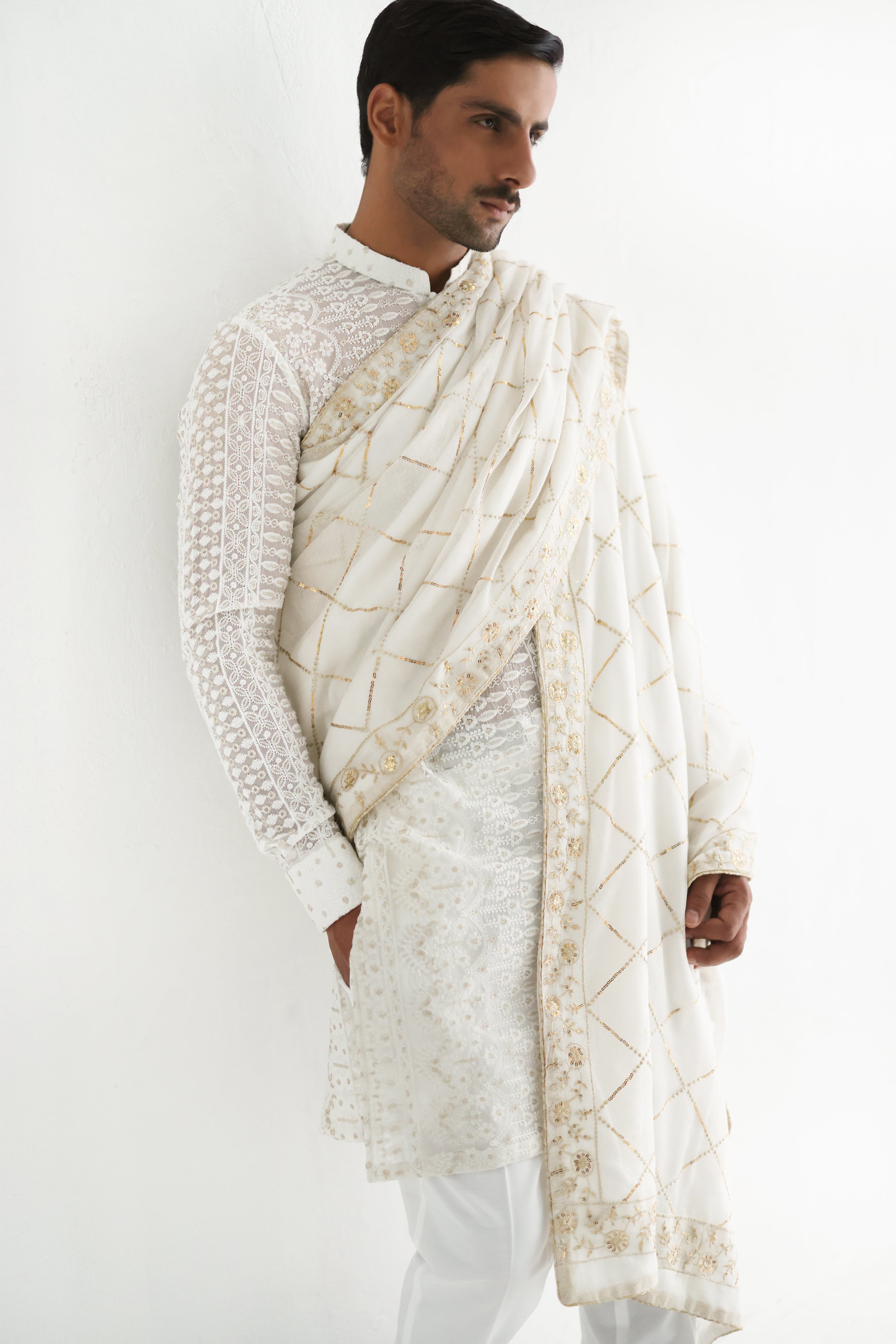 WHITE EMBROIDERED KURTA PAJAMA Humayunalamgir