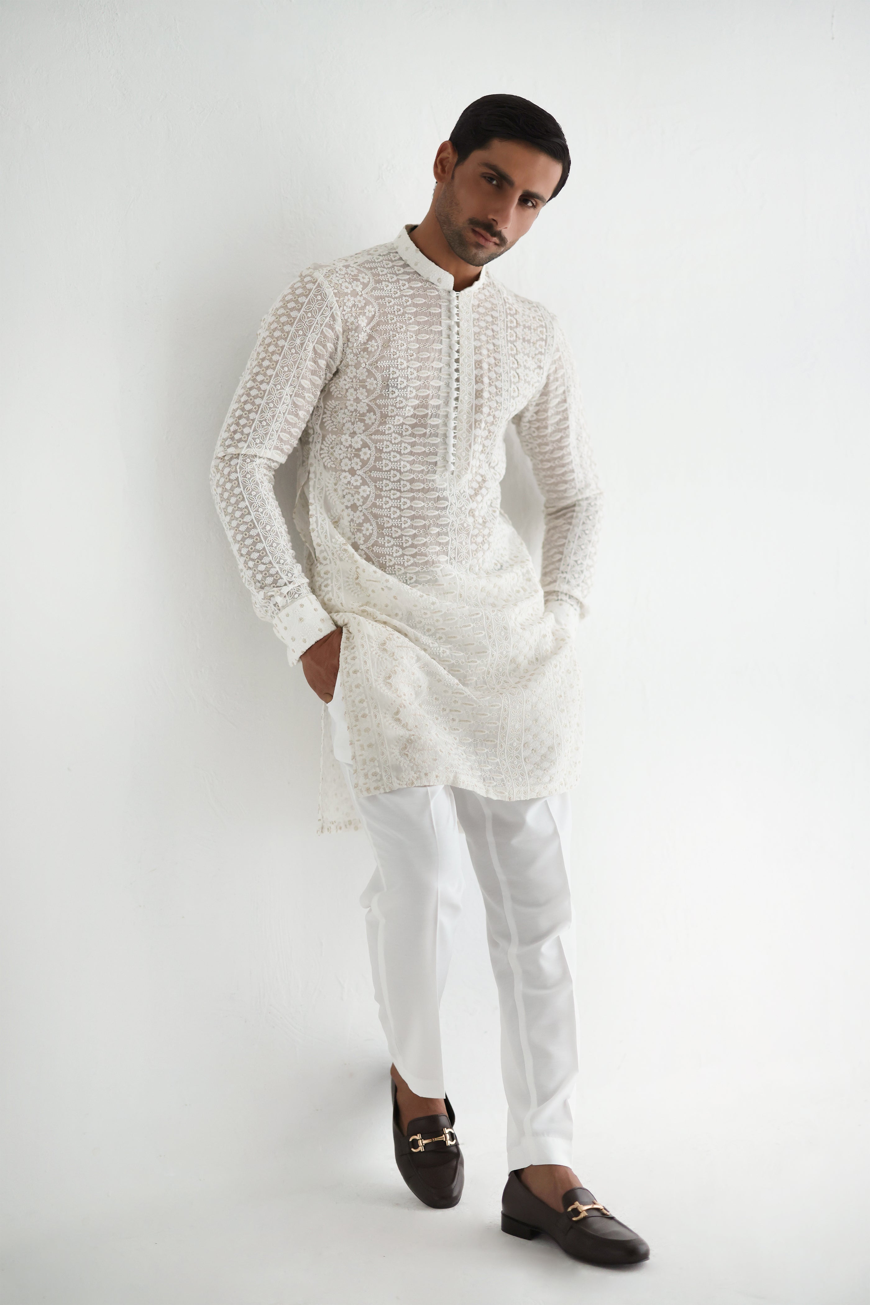 WHITE EMBROIDERED KURTA PAJAMA Humayunalamgir