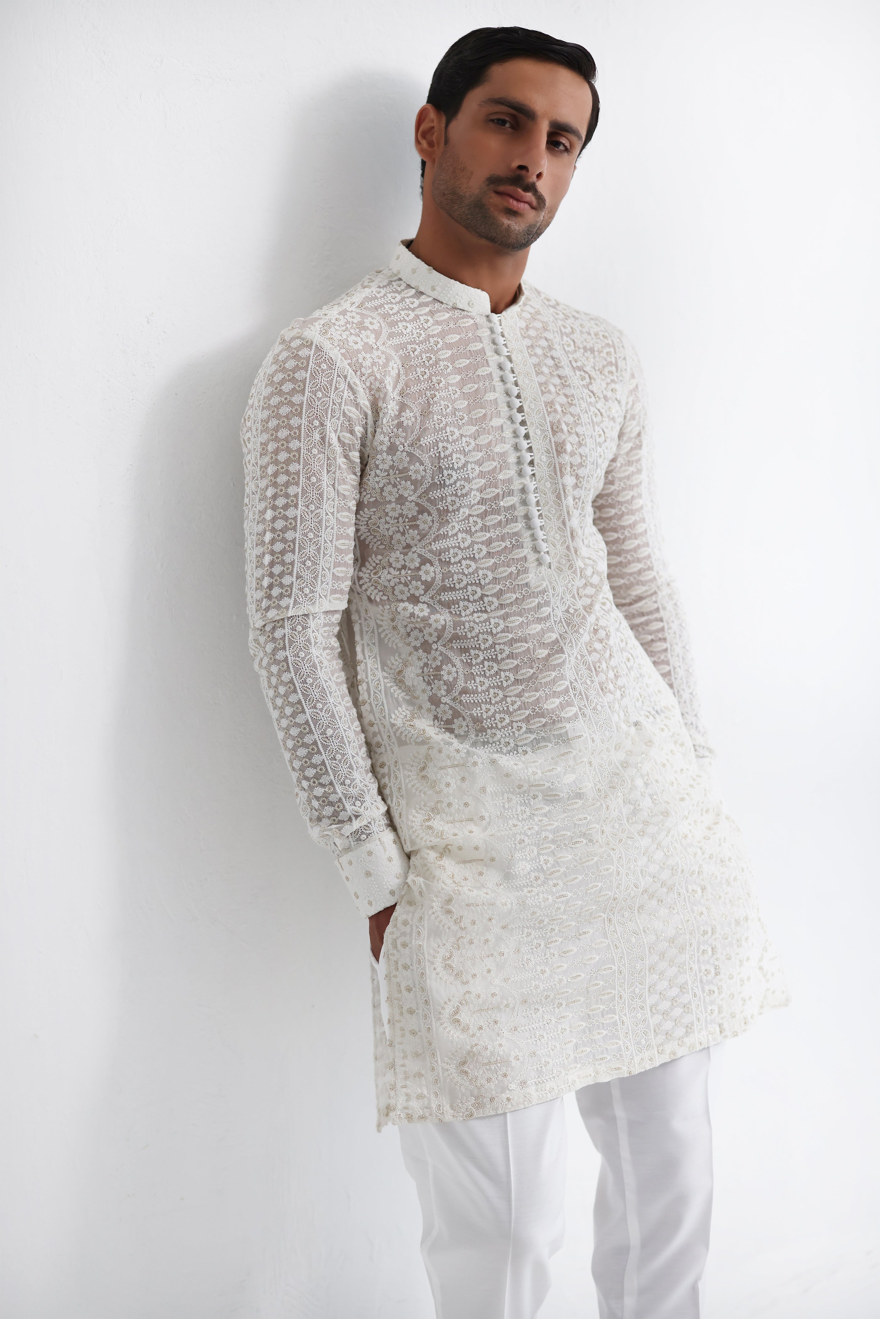 WHITE EMBROIDERED KURTA PAJAMA Humayunalamgir