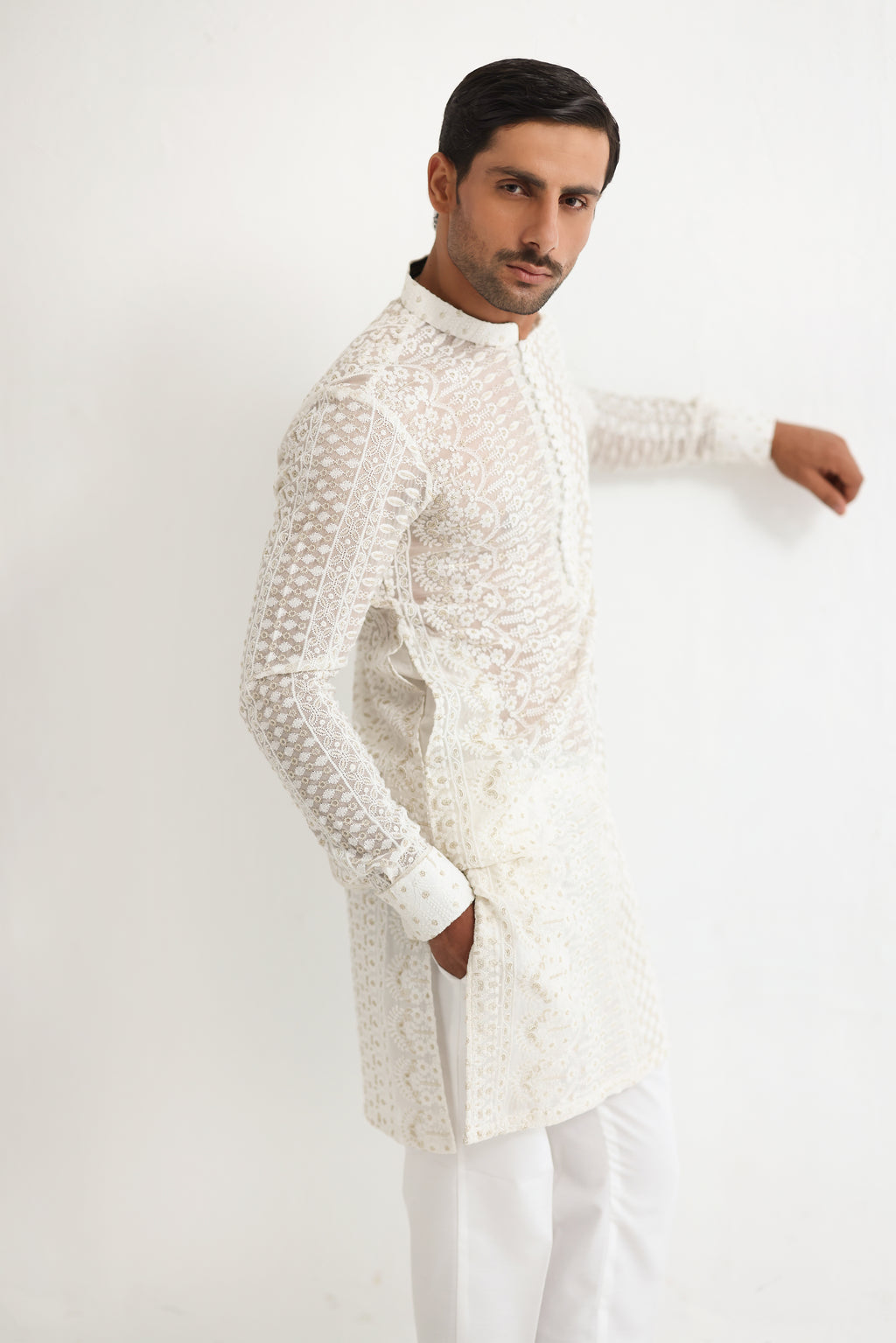 WHITE EMBROIDERED KURTA PAJAMA Humayunalamgir