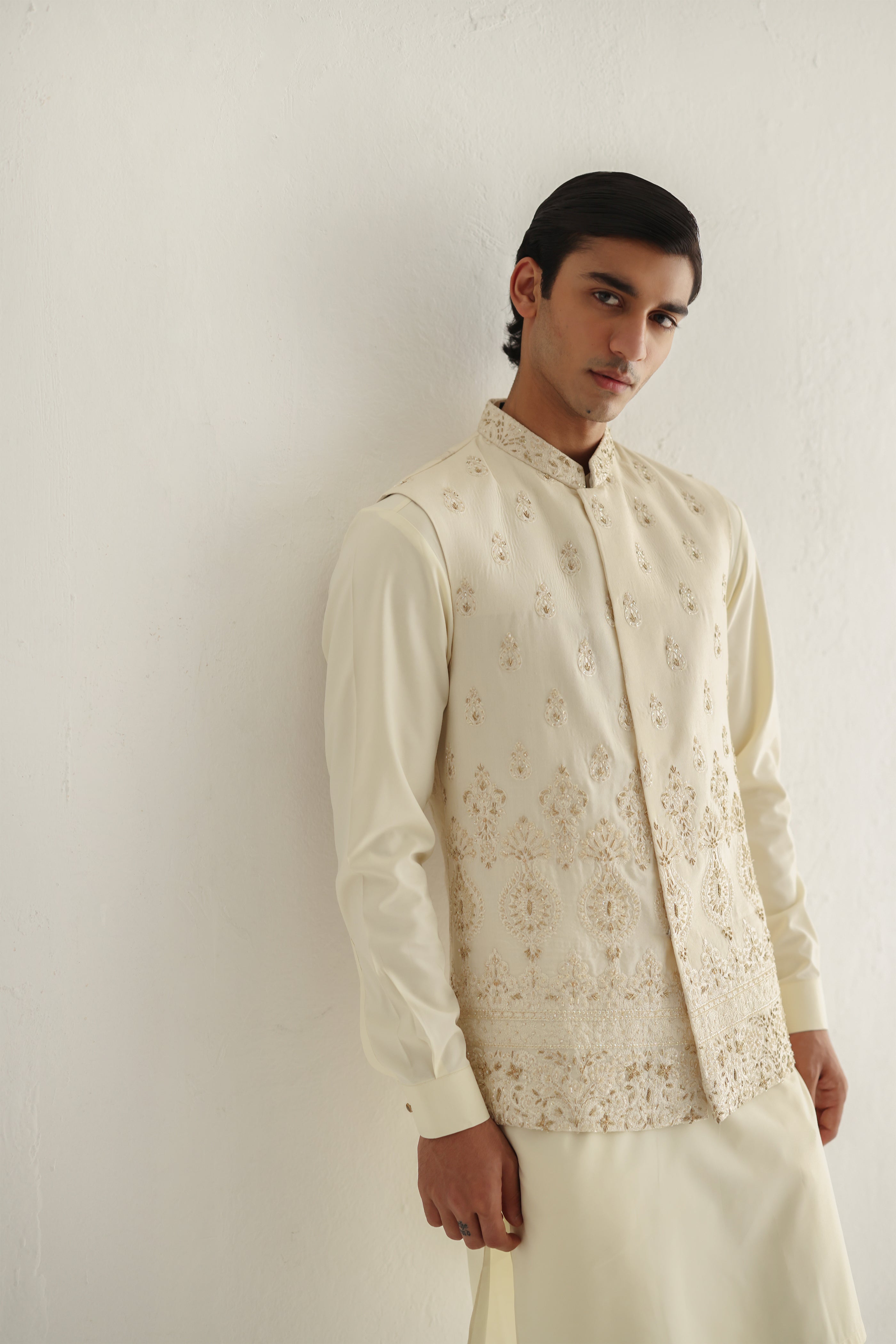 IVORY DAMAN WAIST COAT Humayunalamgir