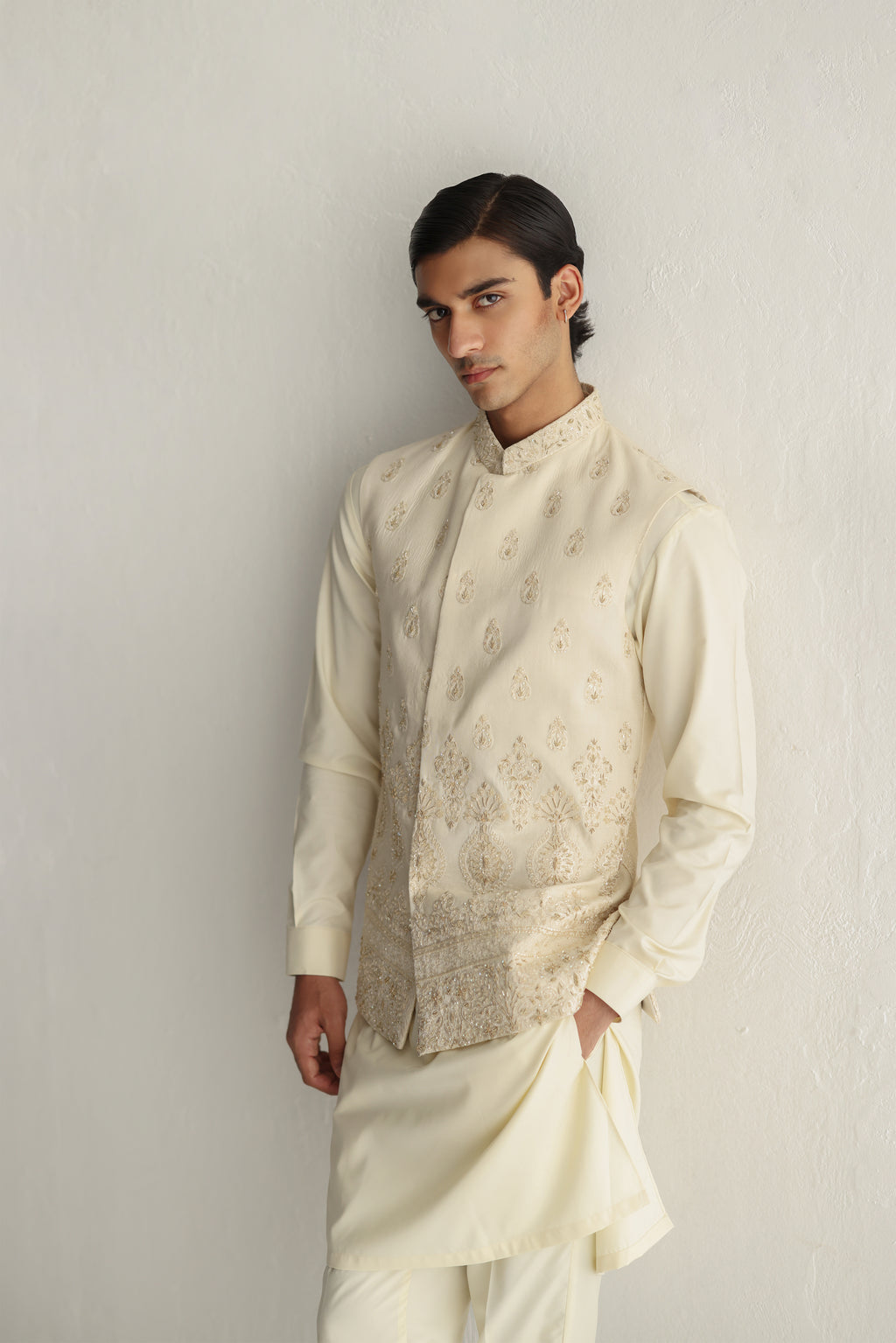 IVORY DAMAN WAIST COAT Humayunalamgir