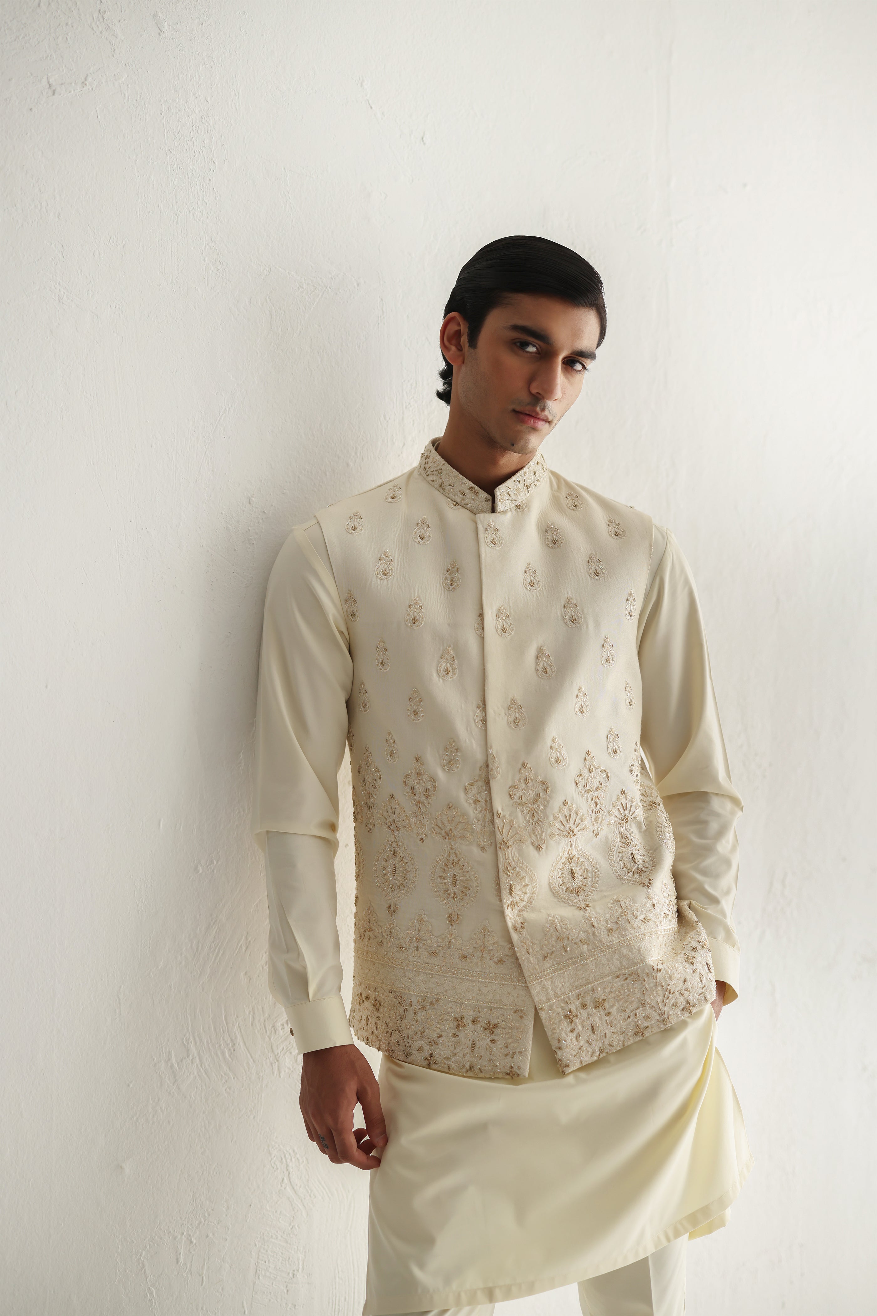 IVORY DAMAN WAIST COAT Humayunalamgir