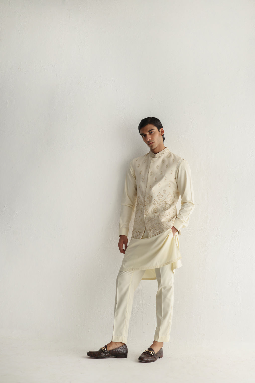IVORY DAMAN WAIST COAT Humayunalamgir