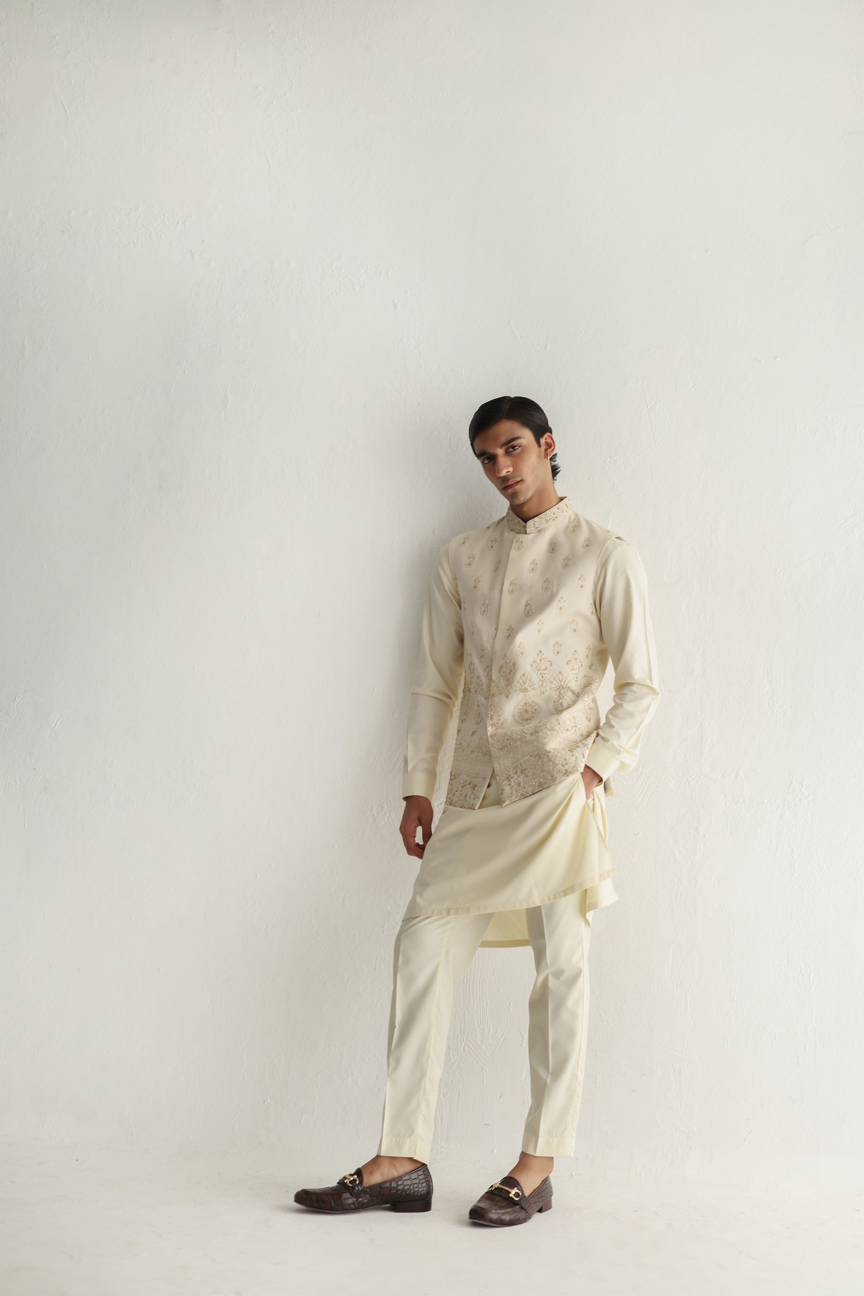 IVORY DAMAN WAIST COAT Humayunalamgir